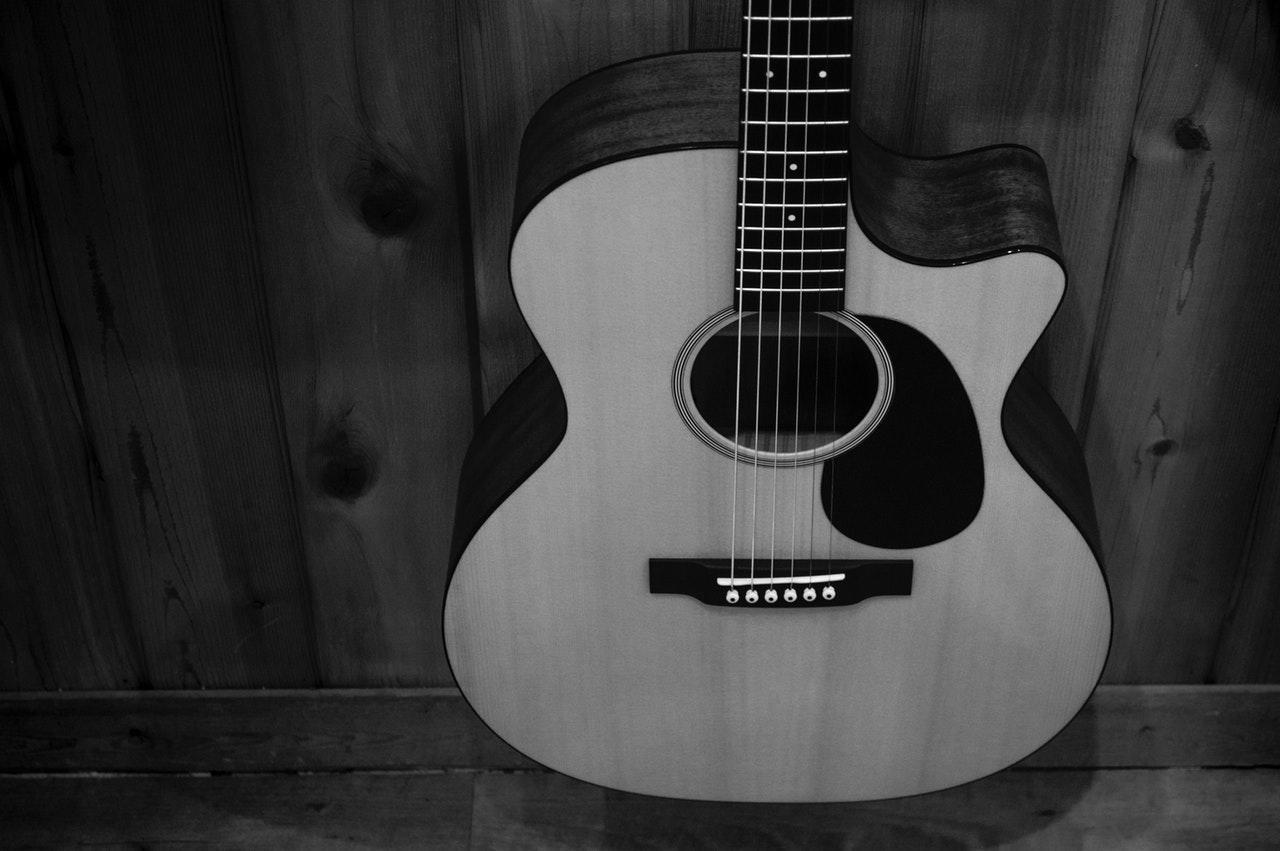 Een klassieke, akoestische gitaar