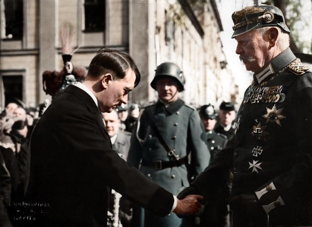 Hindenburg schudt Hitler de hand