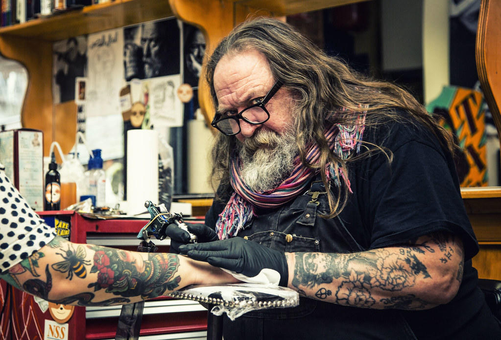 Een van de beroemdste Nederlandse tatoeëerders.