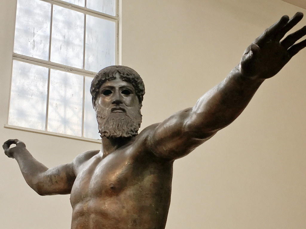 Bronzen beeld van Zeus