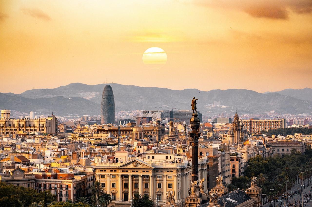Barcelona tijdens zonsondergang.