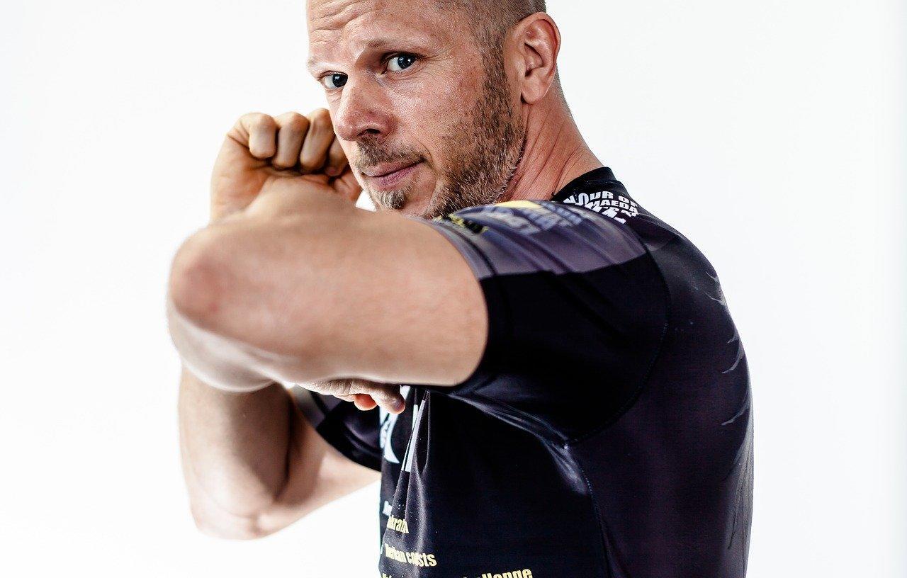 Bij Muay-Thai mag je je ellebogen gebruiken