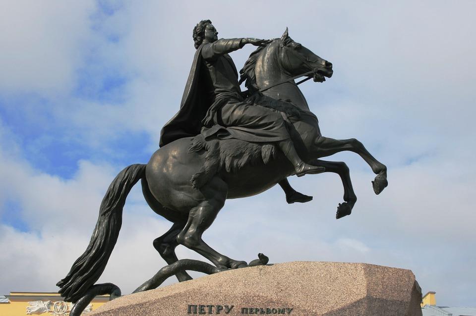 Peter de Grote afgebeeld op zijn paard.