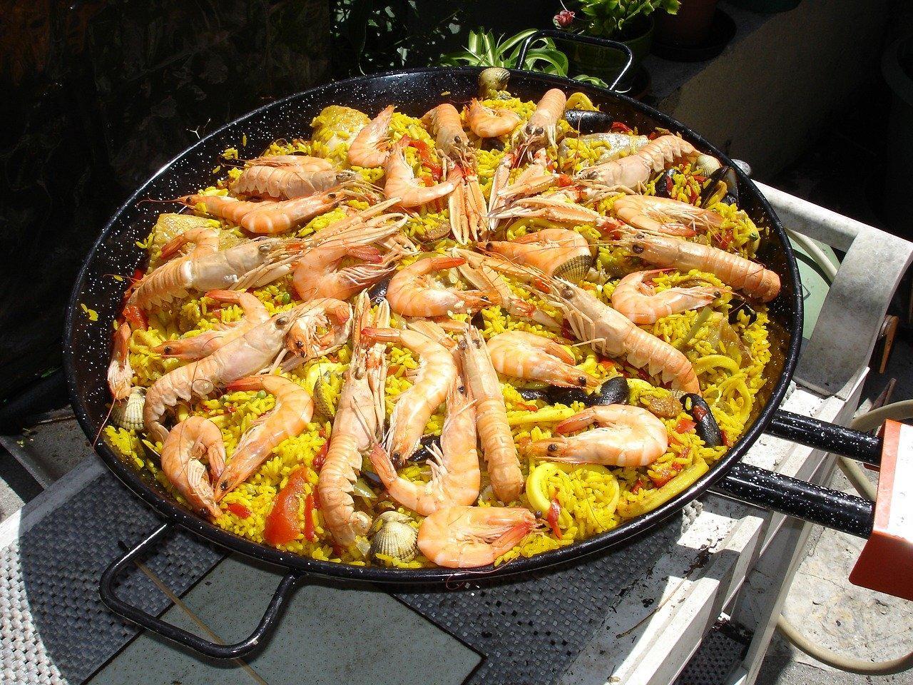 Je kunt deze Spaanse paella ook in Rotterdam eten