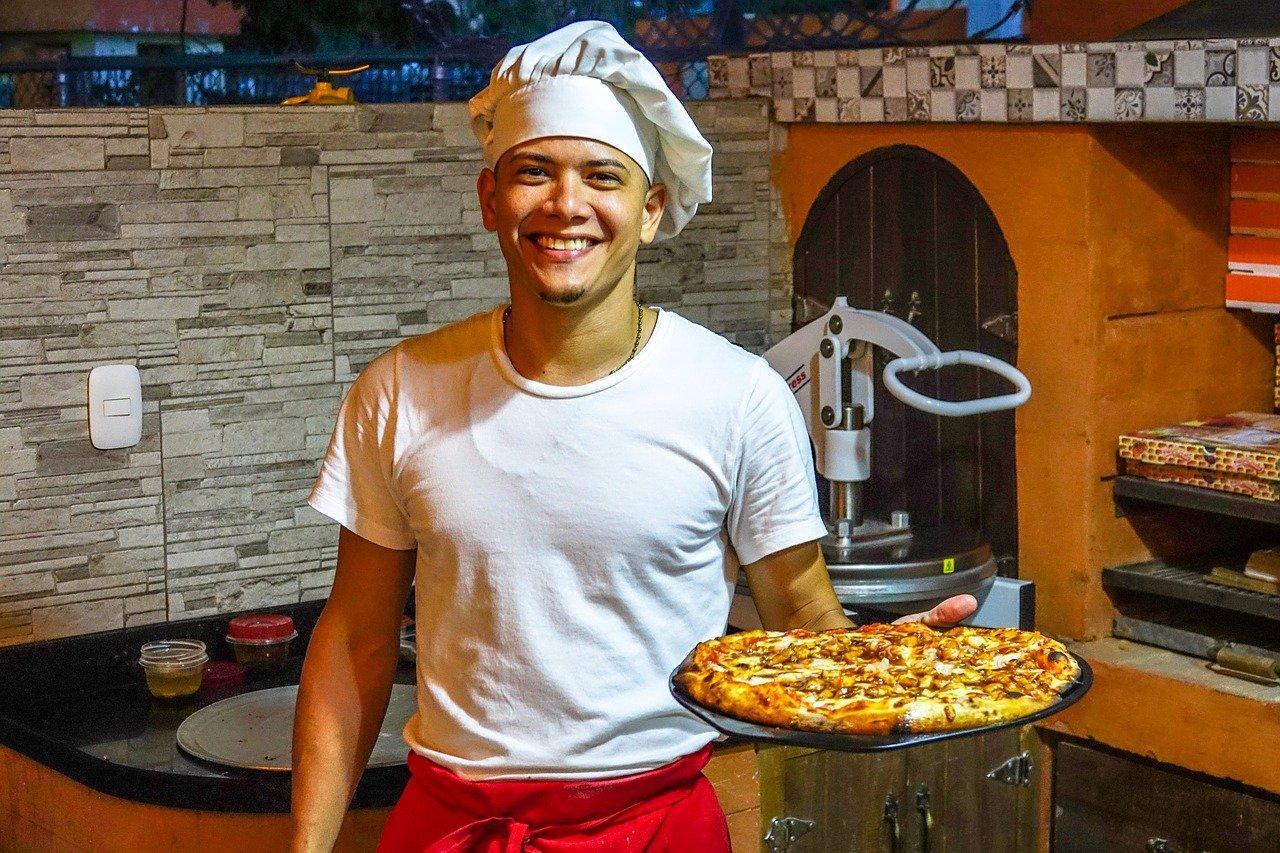 Een pizza kun je garneren met wat je maar wilt