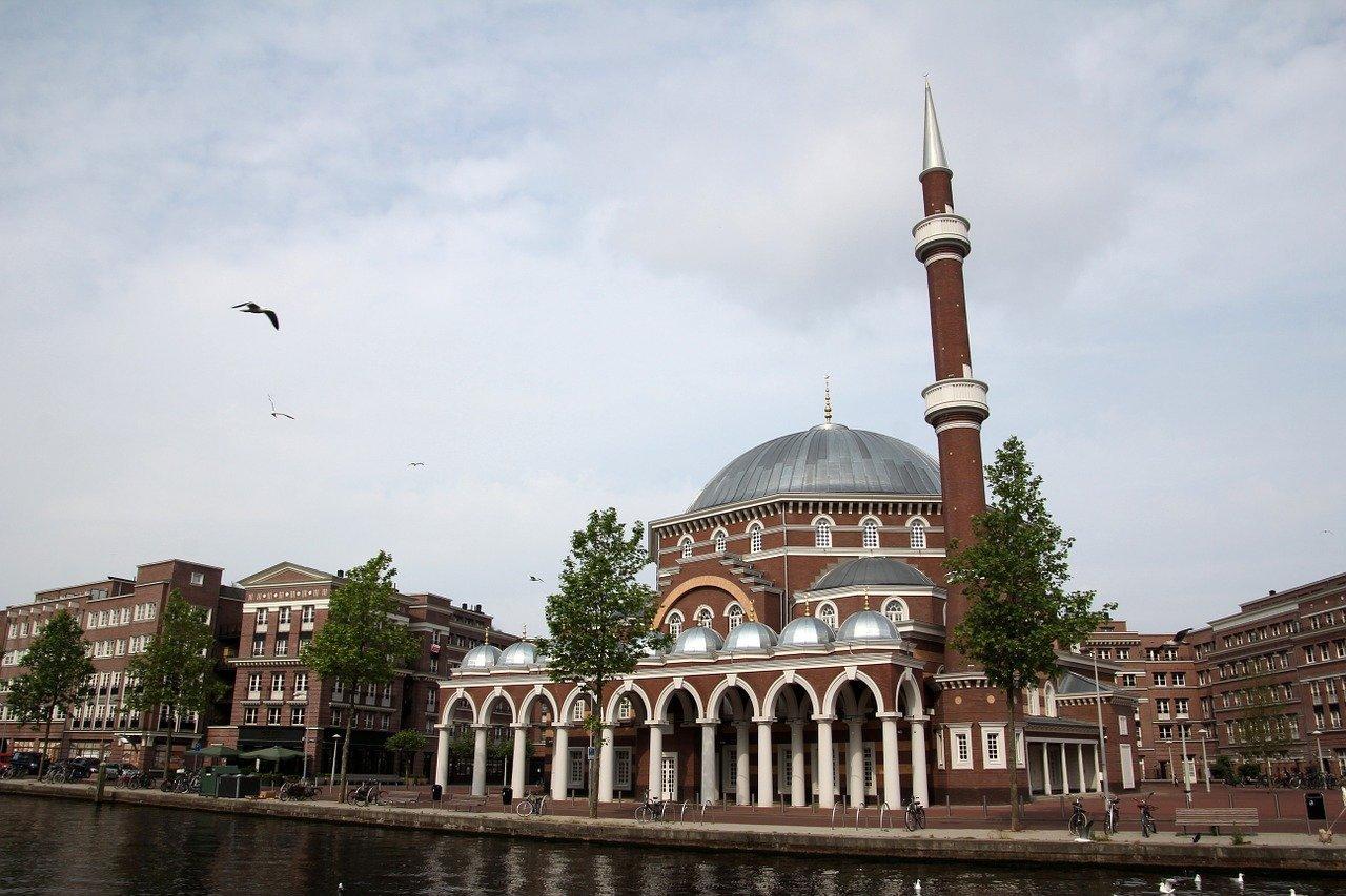 Dit is de grootste moskee in Amsterdam