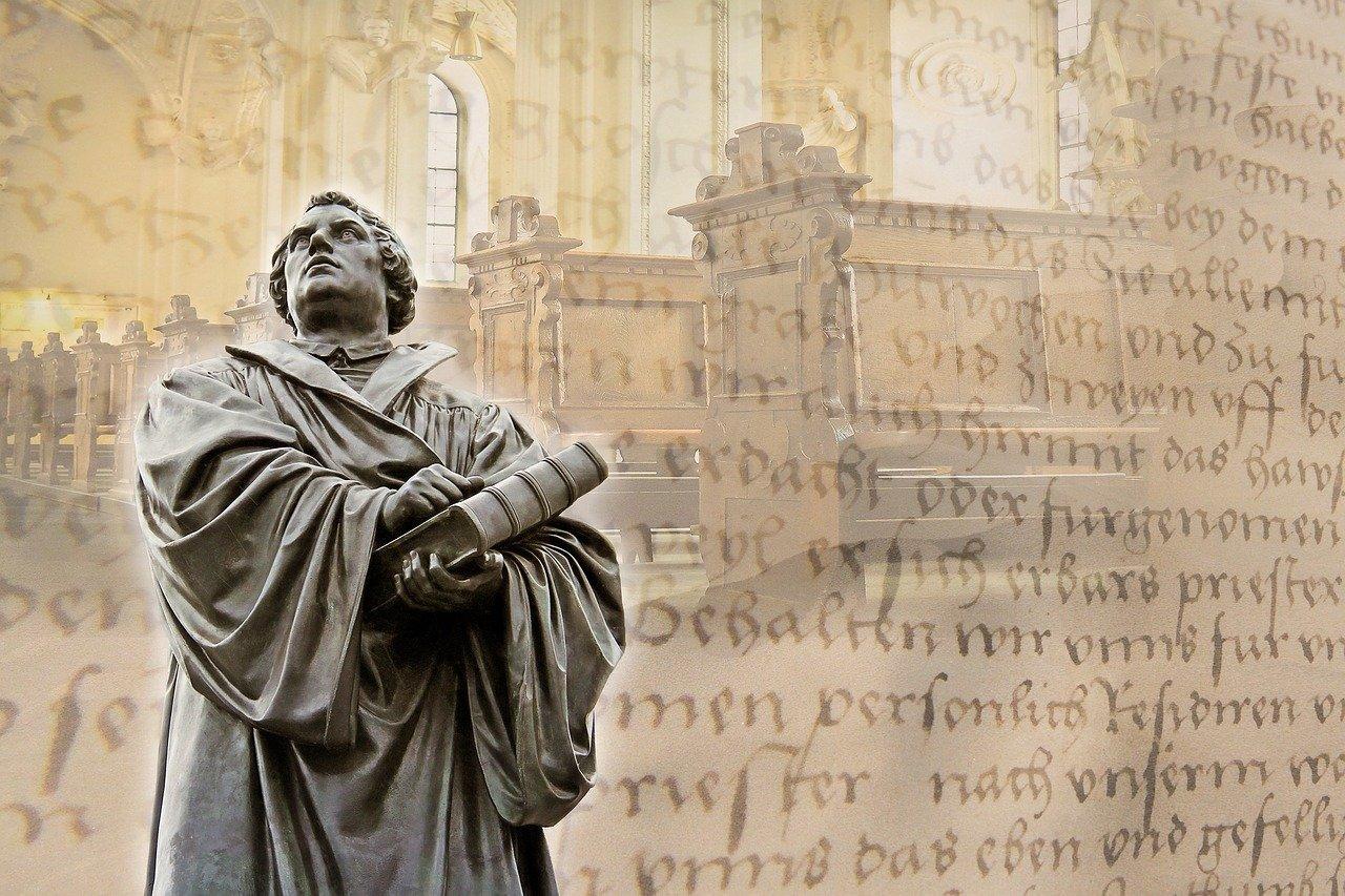 Maarten Luther vertaalde het Oude en Nieuwe Testament in het Duits
