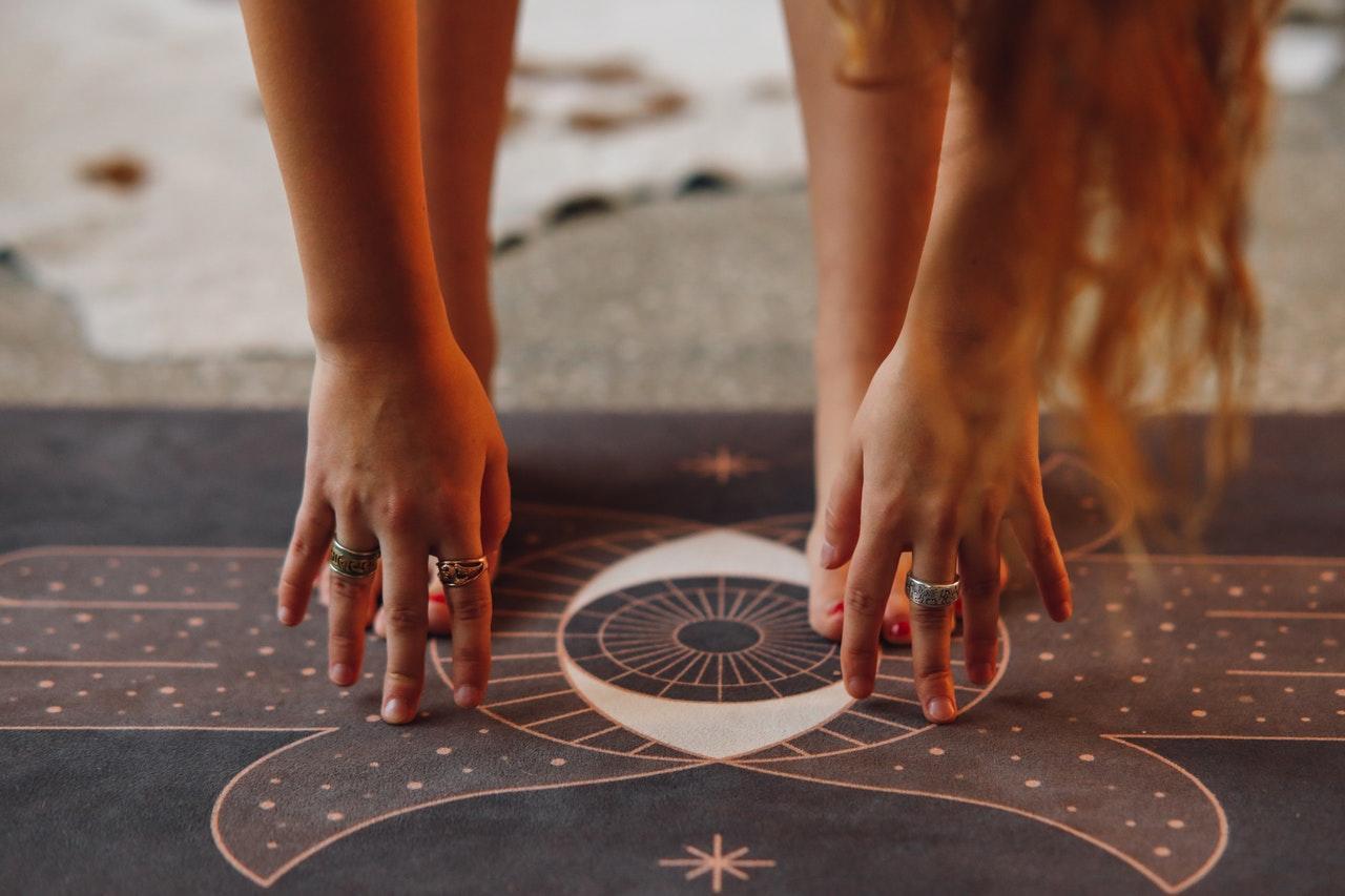 Vrouw doet aan yoga