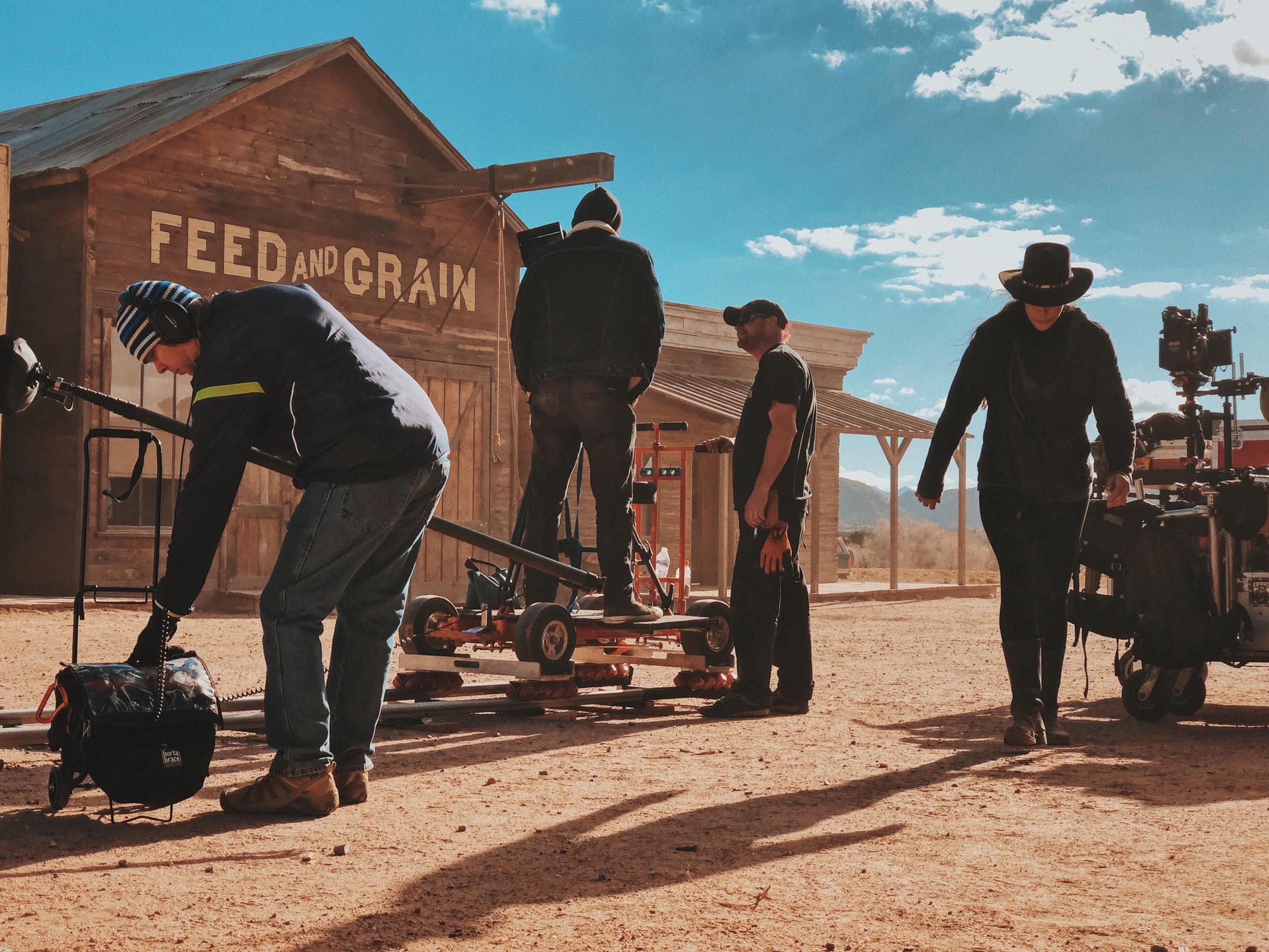 Acteurs op een filmset