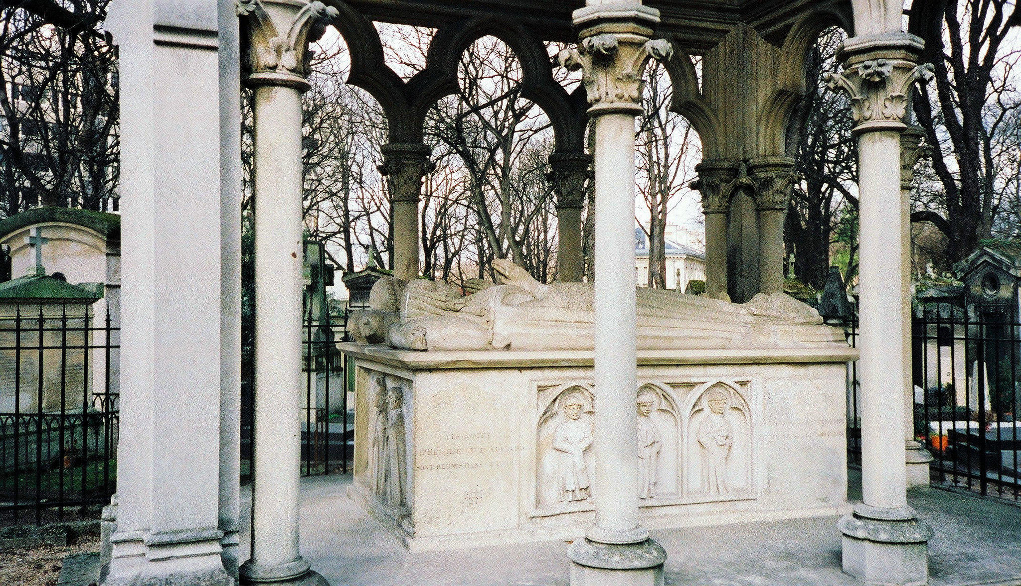 Graftombe Abélard en Héloïse, Père Lachaise Cemetery, Parijs, Frankrijk