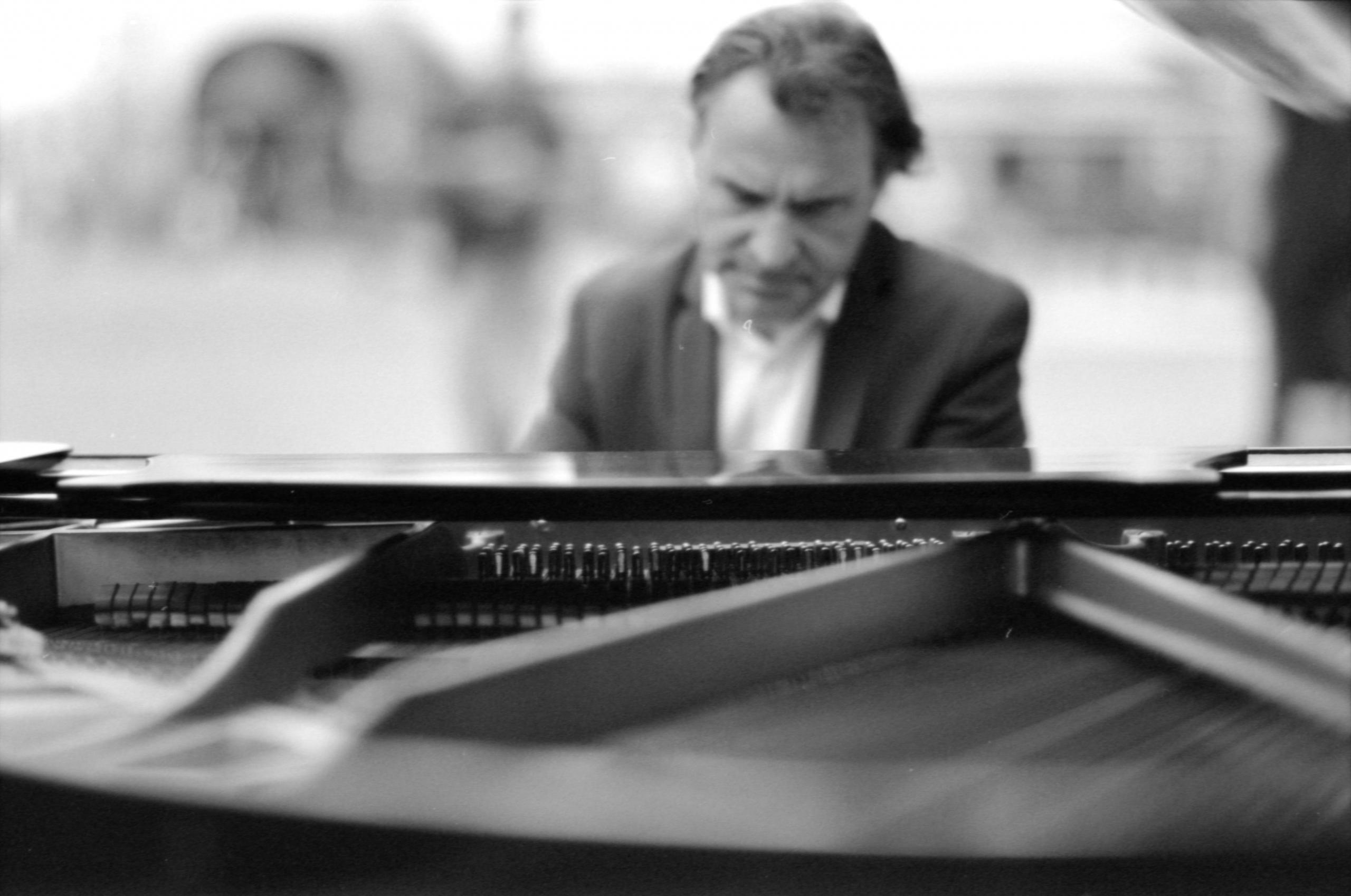 Pianist aan het werk