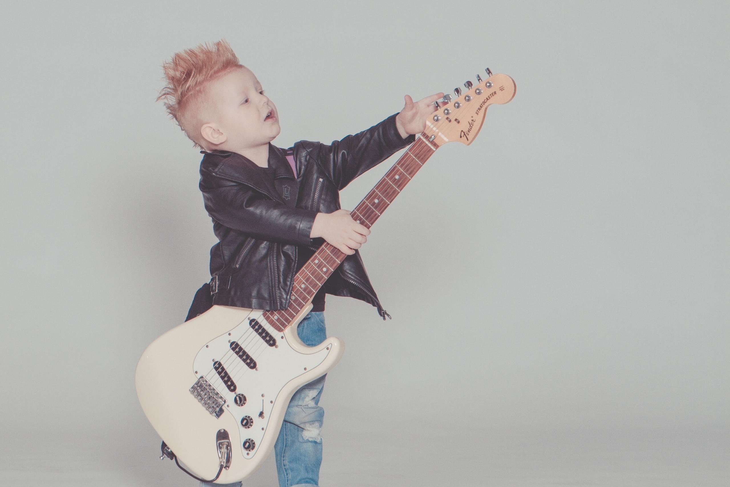Kind gitaar
