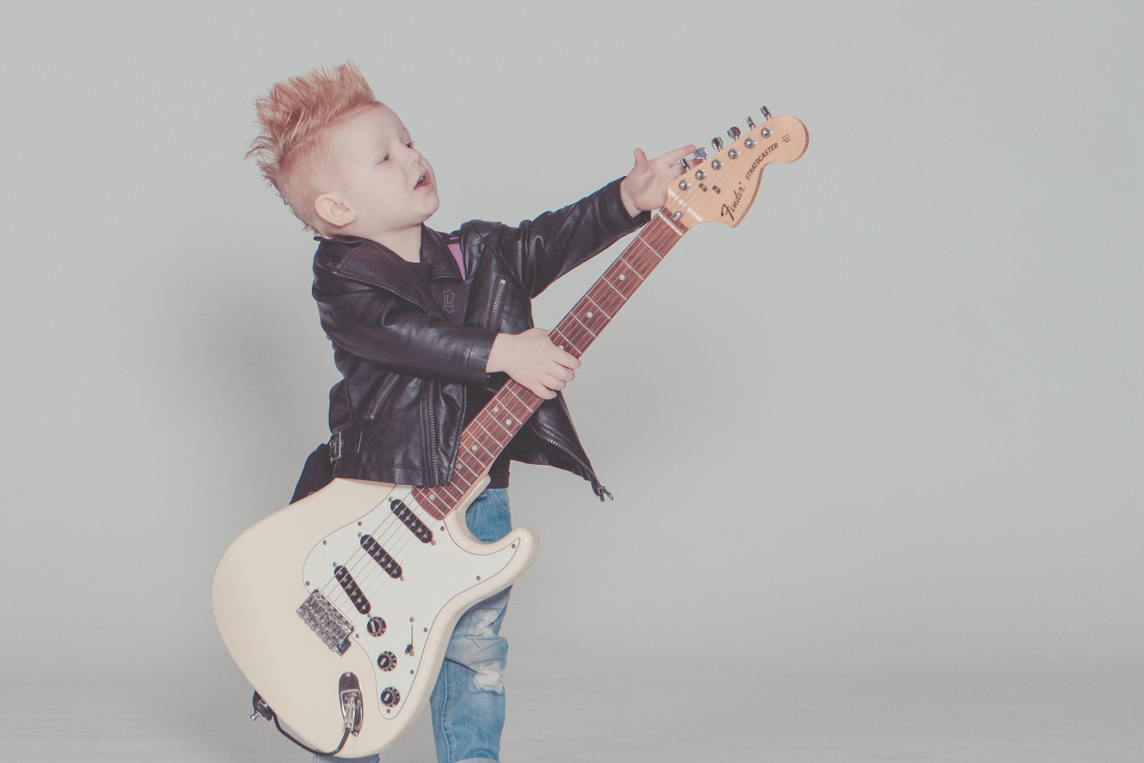 Kind gitaar