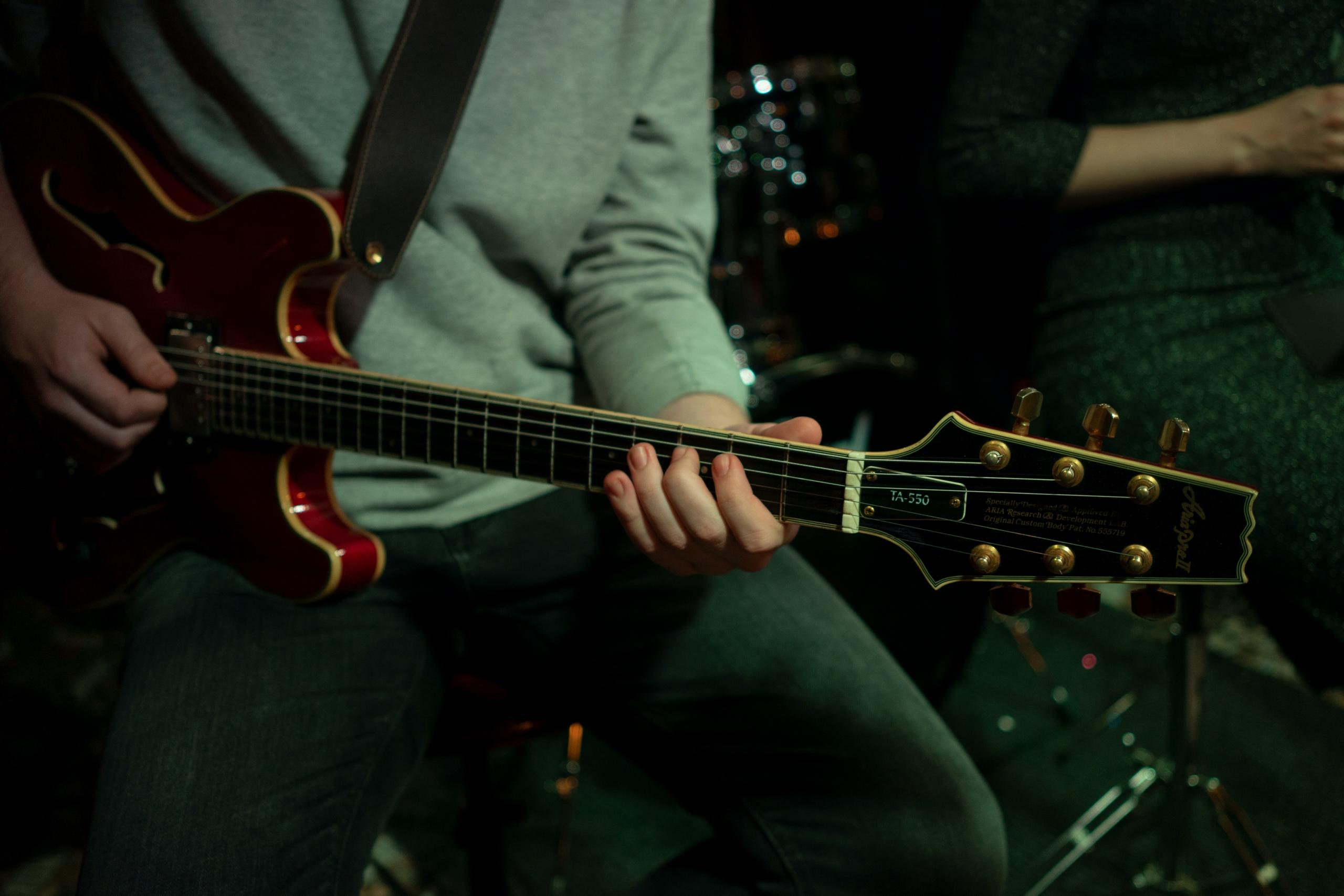 Gitaar spelen