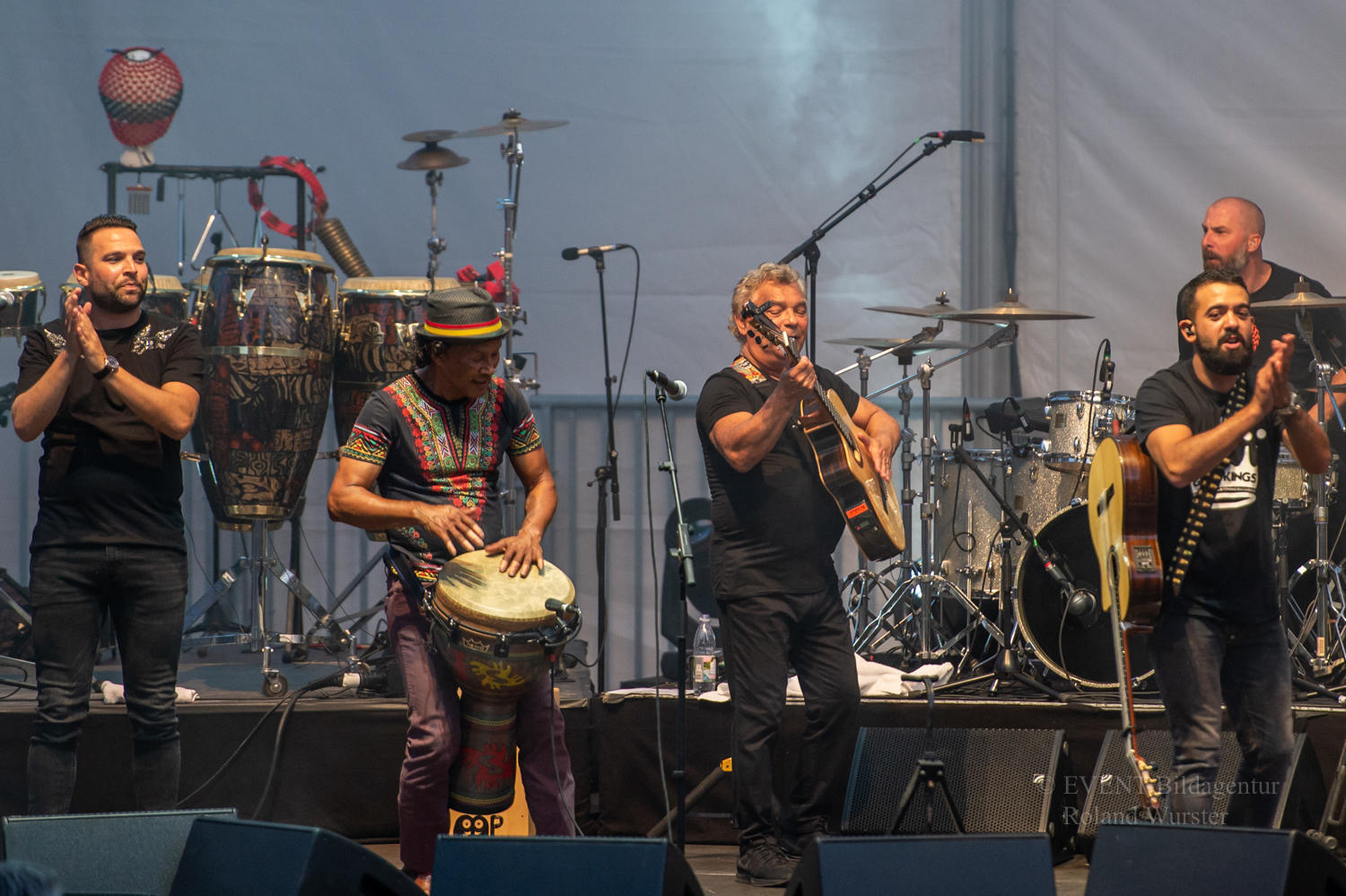 De Gypsy Kings spelen rumba-catalan