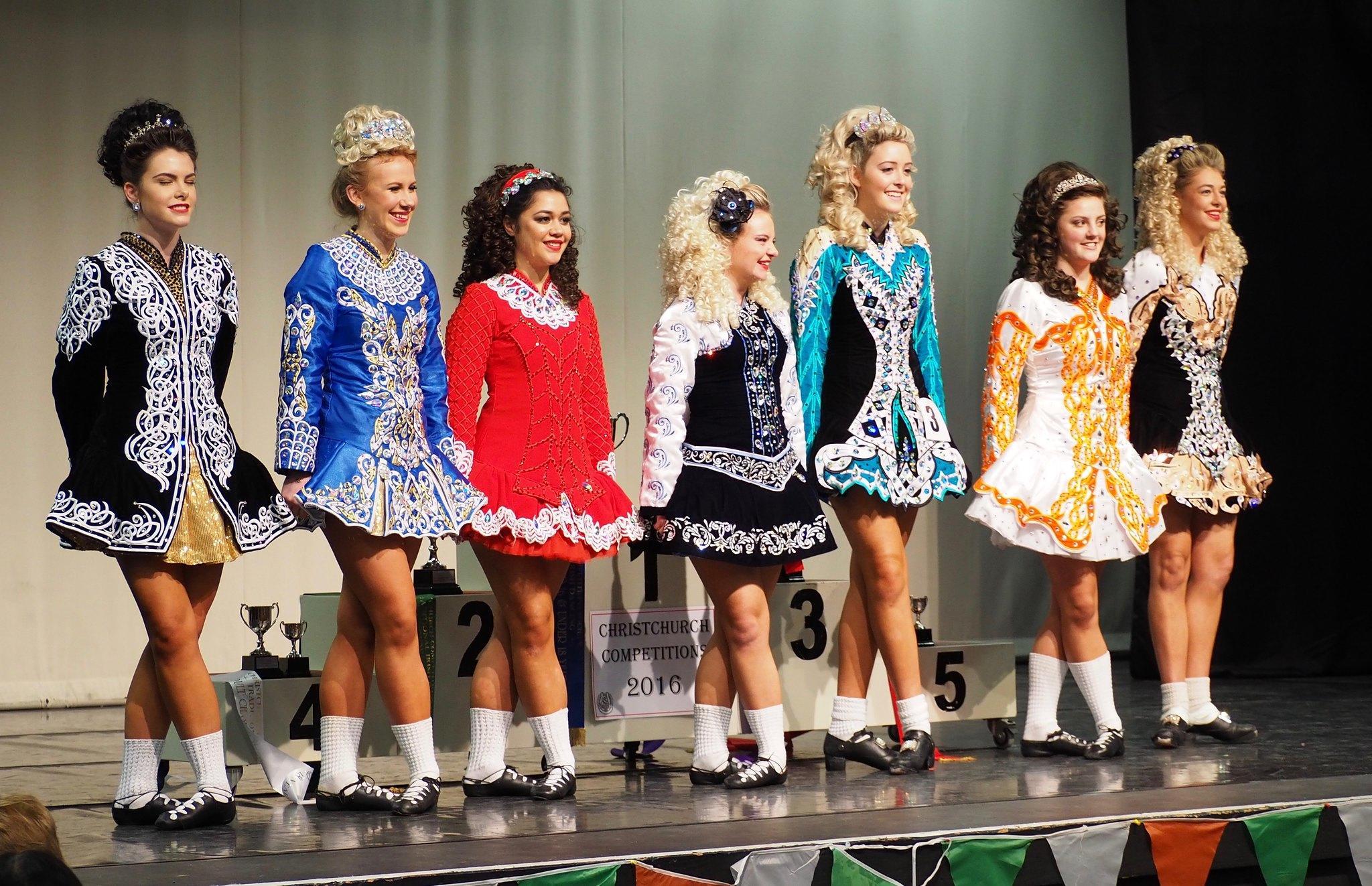 Ierse dans bestaat uit competitiedans en showdans