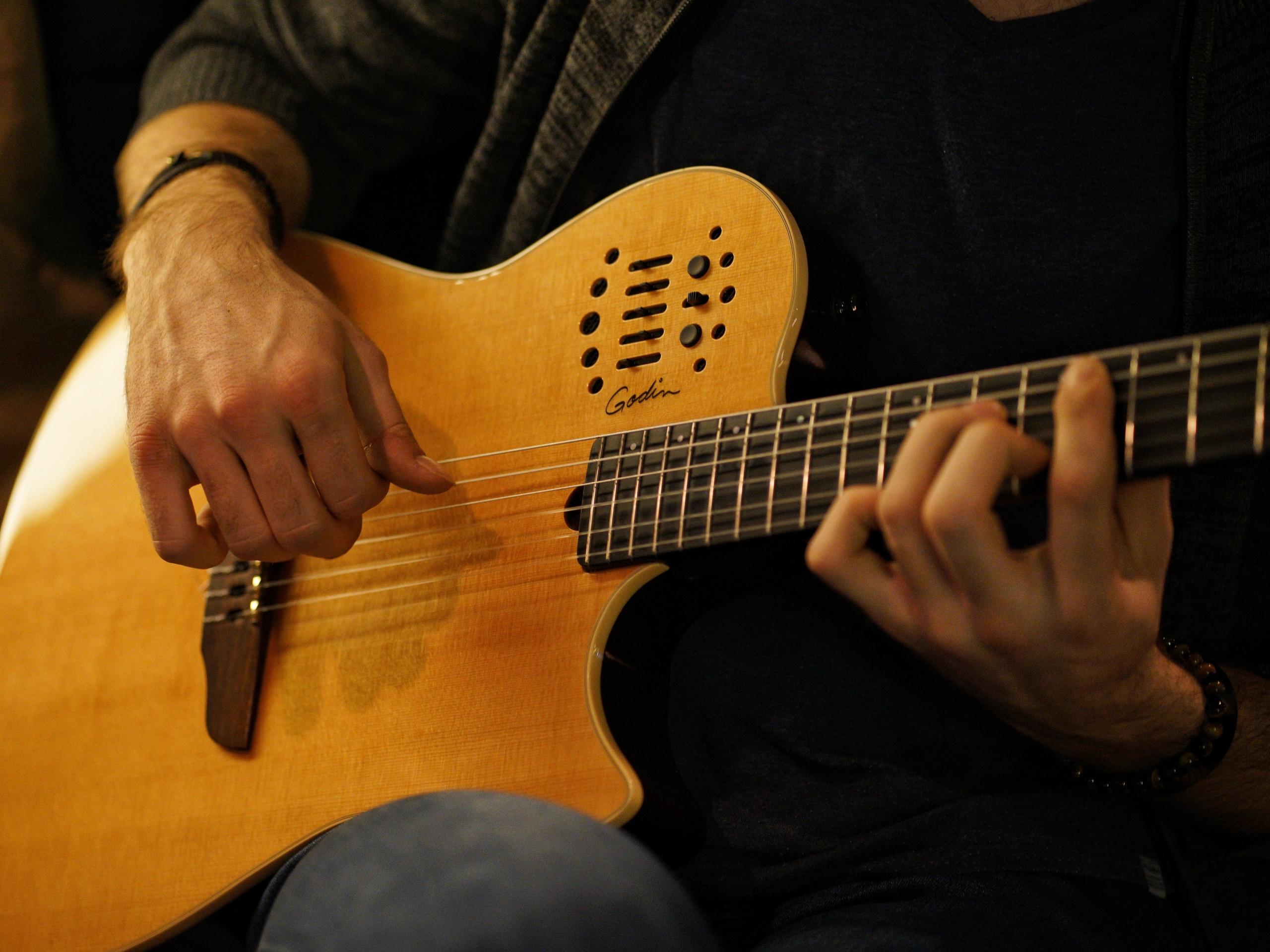 Gitaar handen