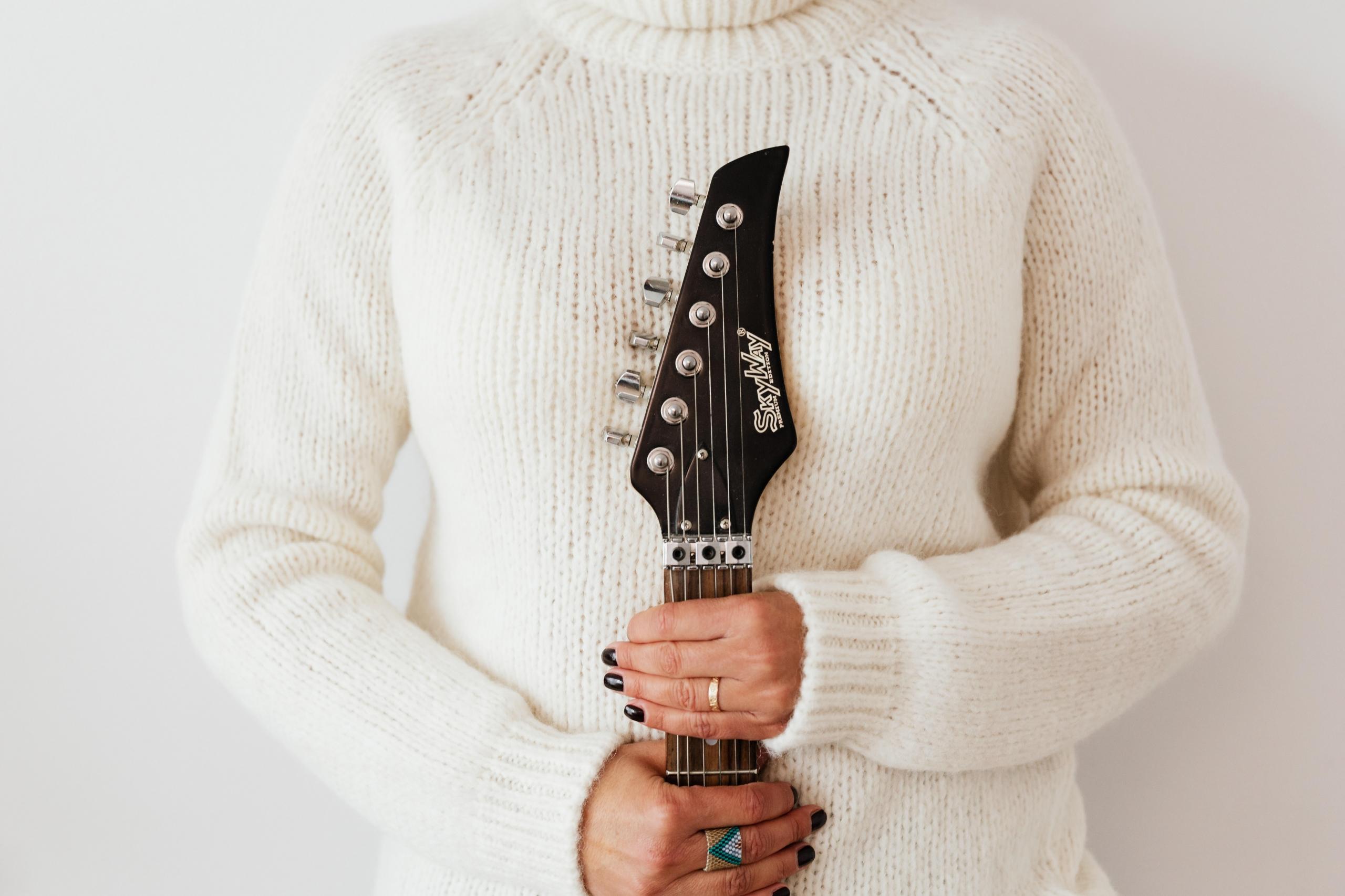 Vrouw gitaar