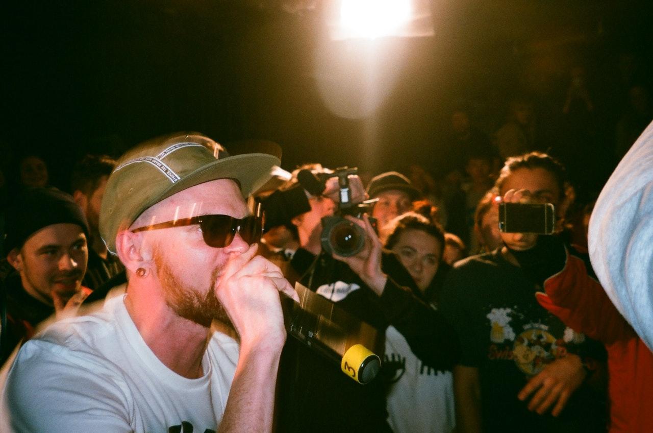 Live tijdens een hiphop optreden