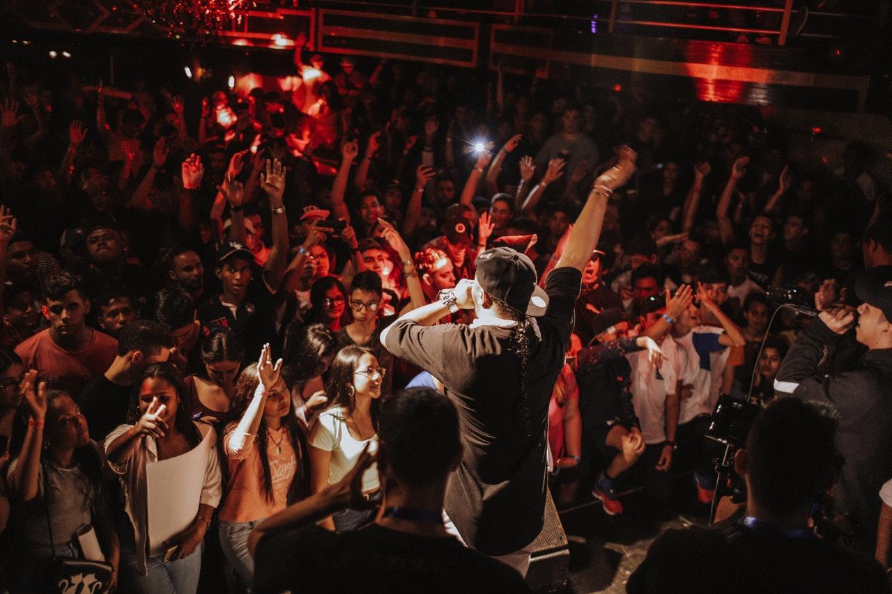 Live tijdens een hiphop optreden