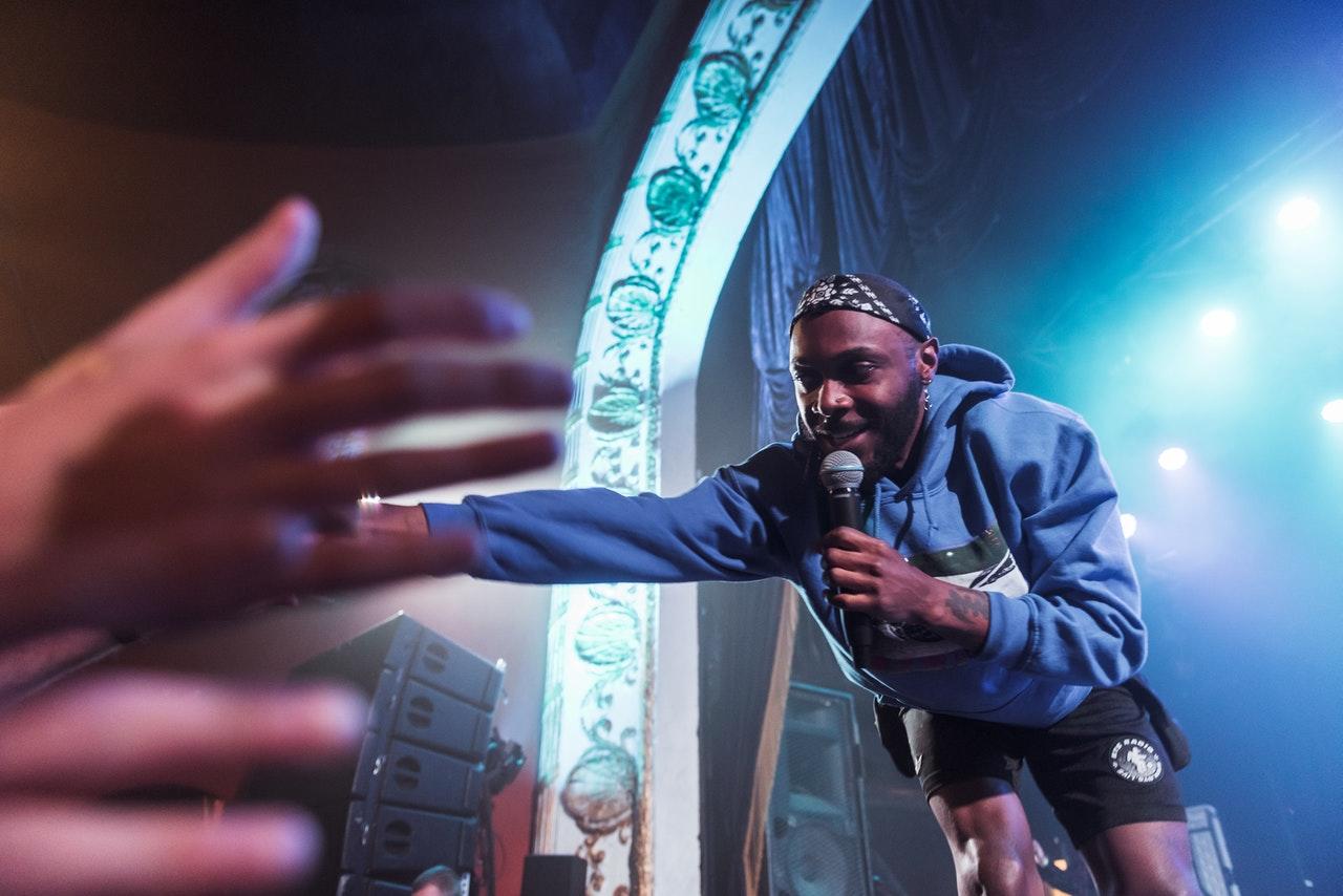 Live tijdens een hiphop optreden