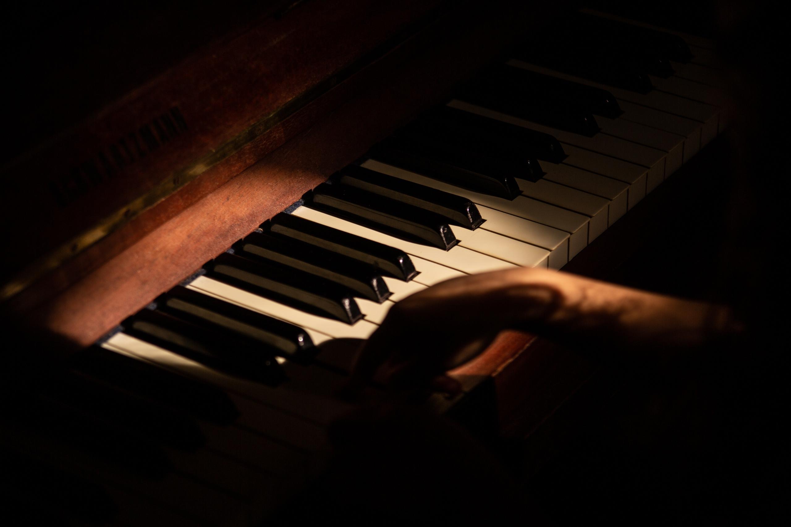 piano spelen schaduw