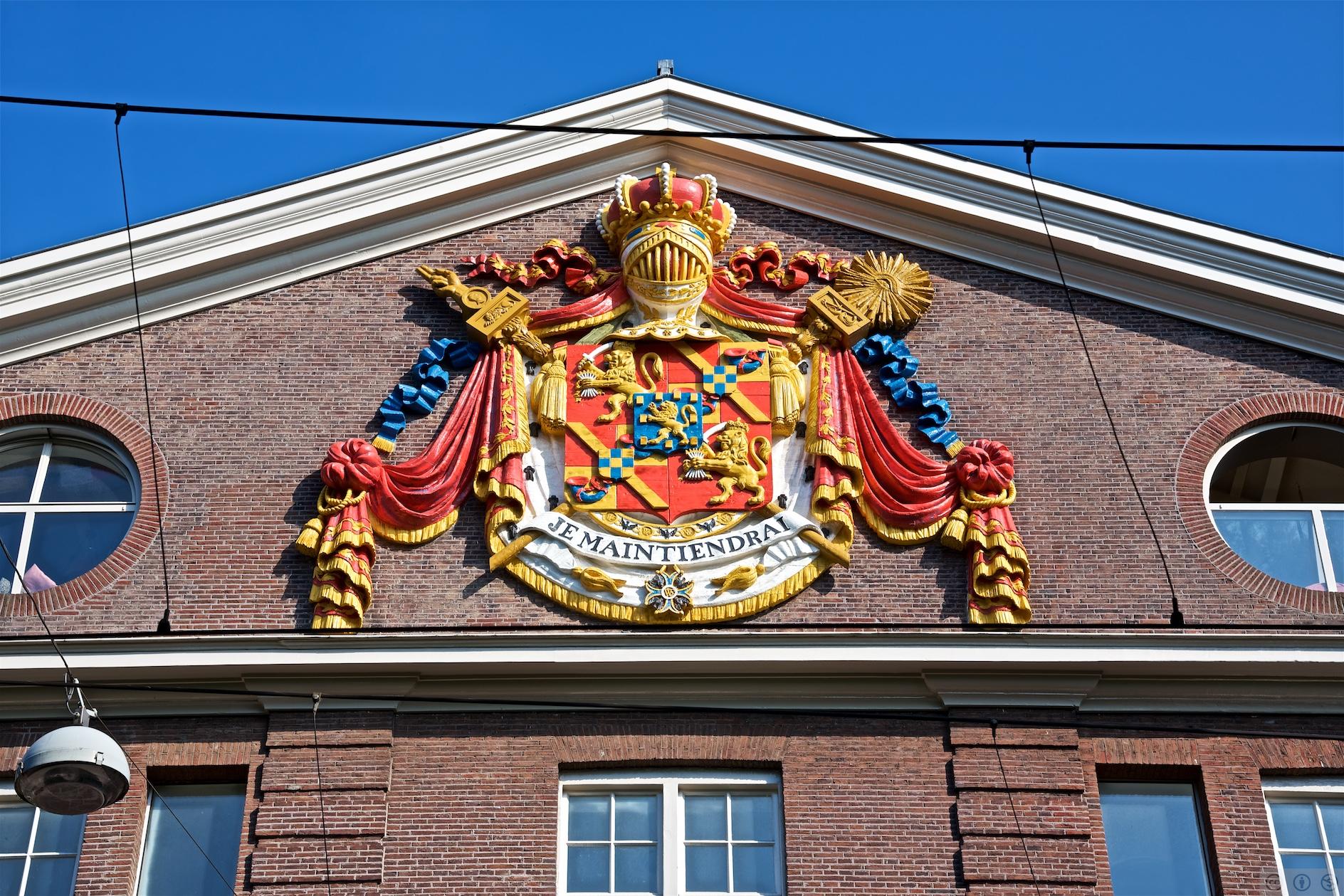 De spreuk 'je maintaindrai', ik zal handhaven, is de wapenspreuk van Nederland