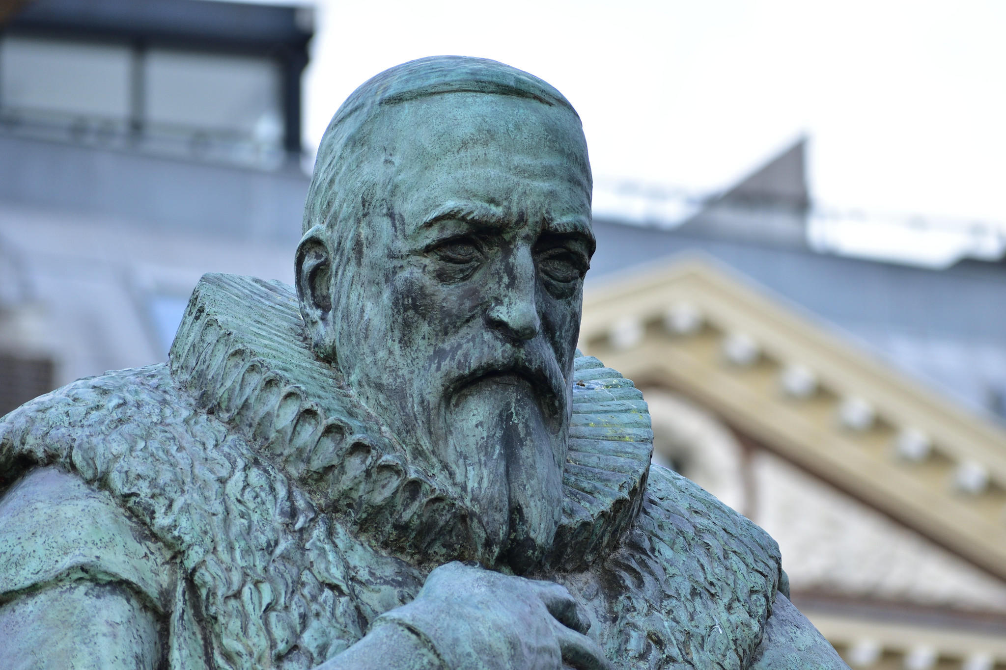 Vondel schreef een gedicht over de raadspensionaris van wie hier een standbeeld te zien is