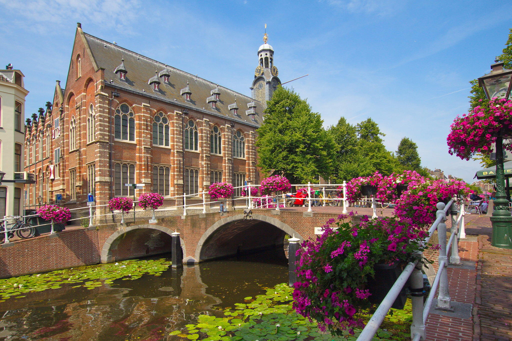 De universiteit van Leiden waar Willem Bilderdijk rechten studeerde