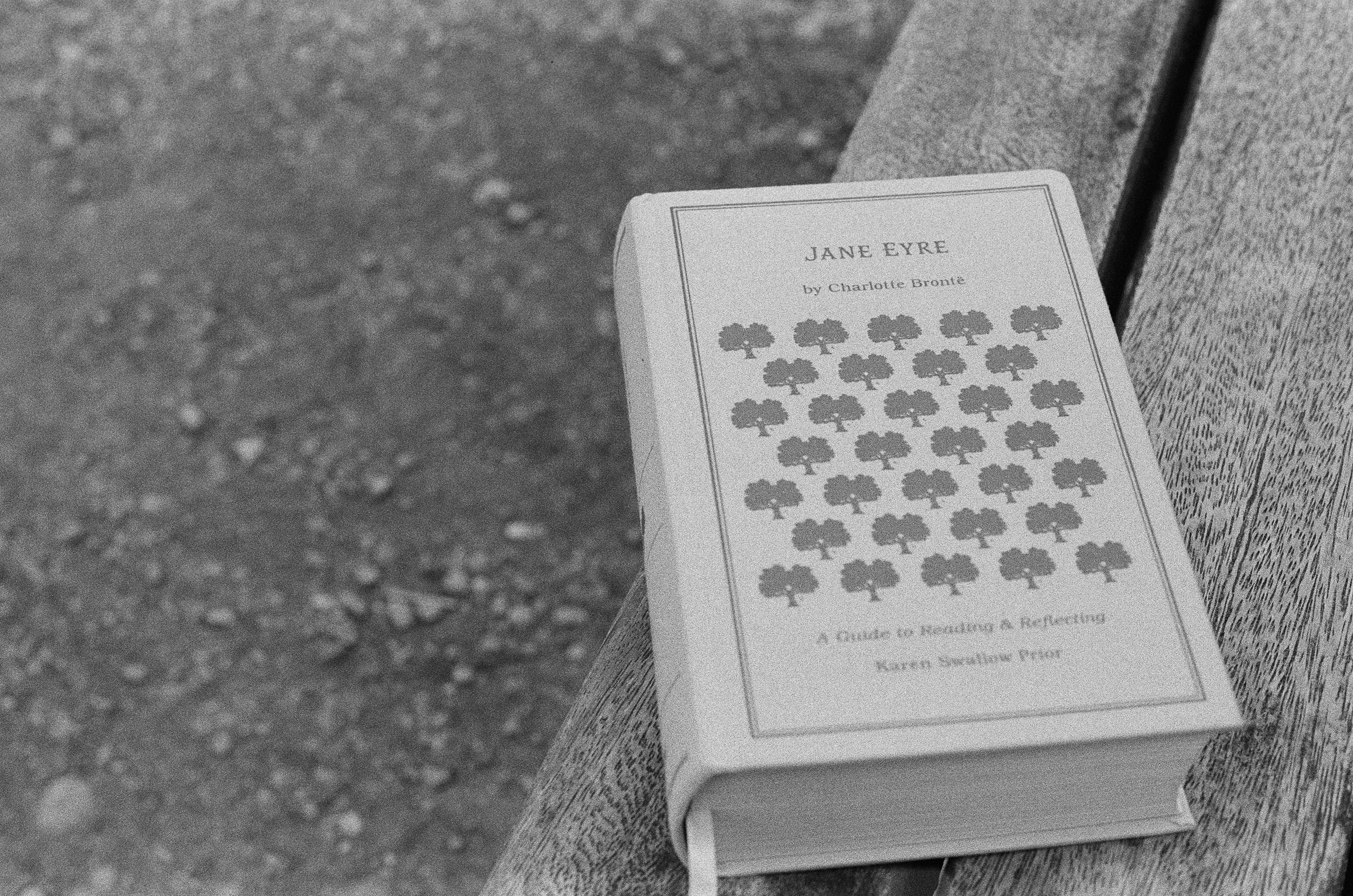 Een foto van het boek Jane Eyre van de schrijver Charlotte Brontë