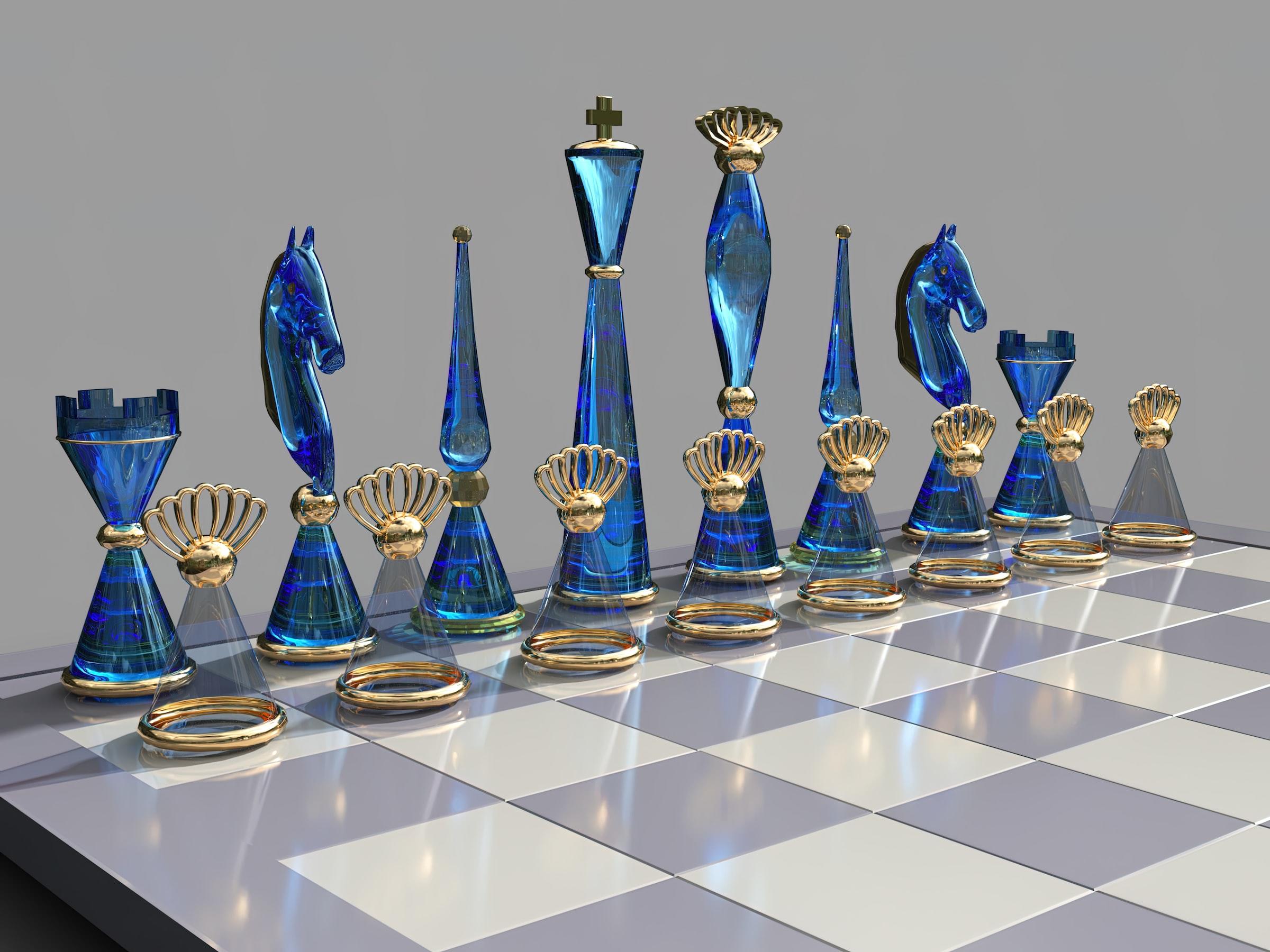 Schaakspel van wet en blauw glas met goud
