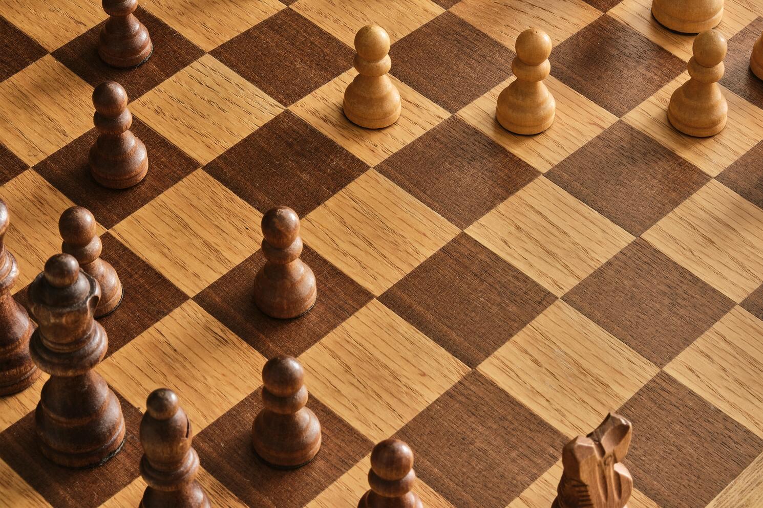 Een mooi houten schaakbord.