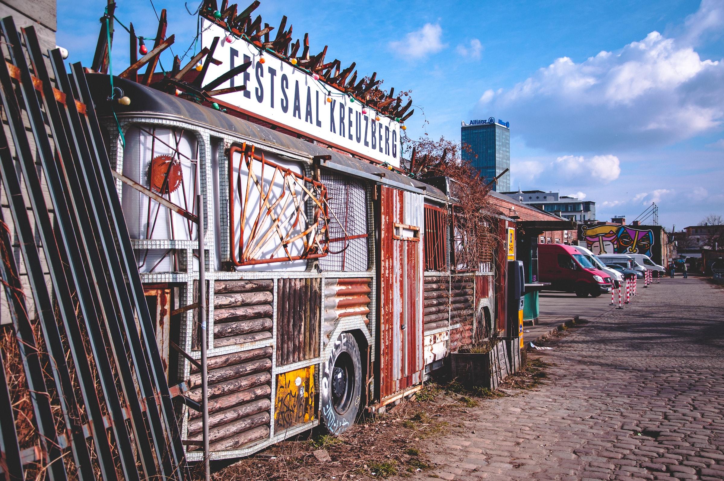 Reclame voor Festsaal Kreuzberg, een evenementen organisatie