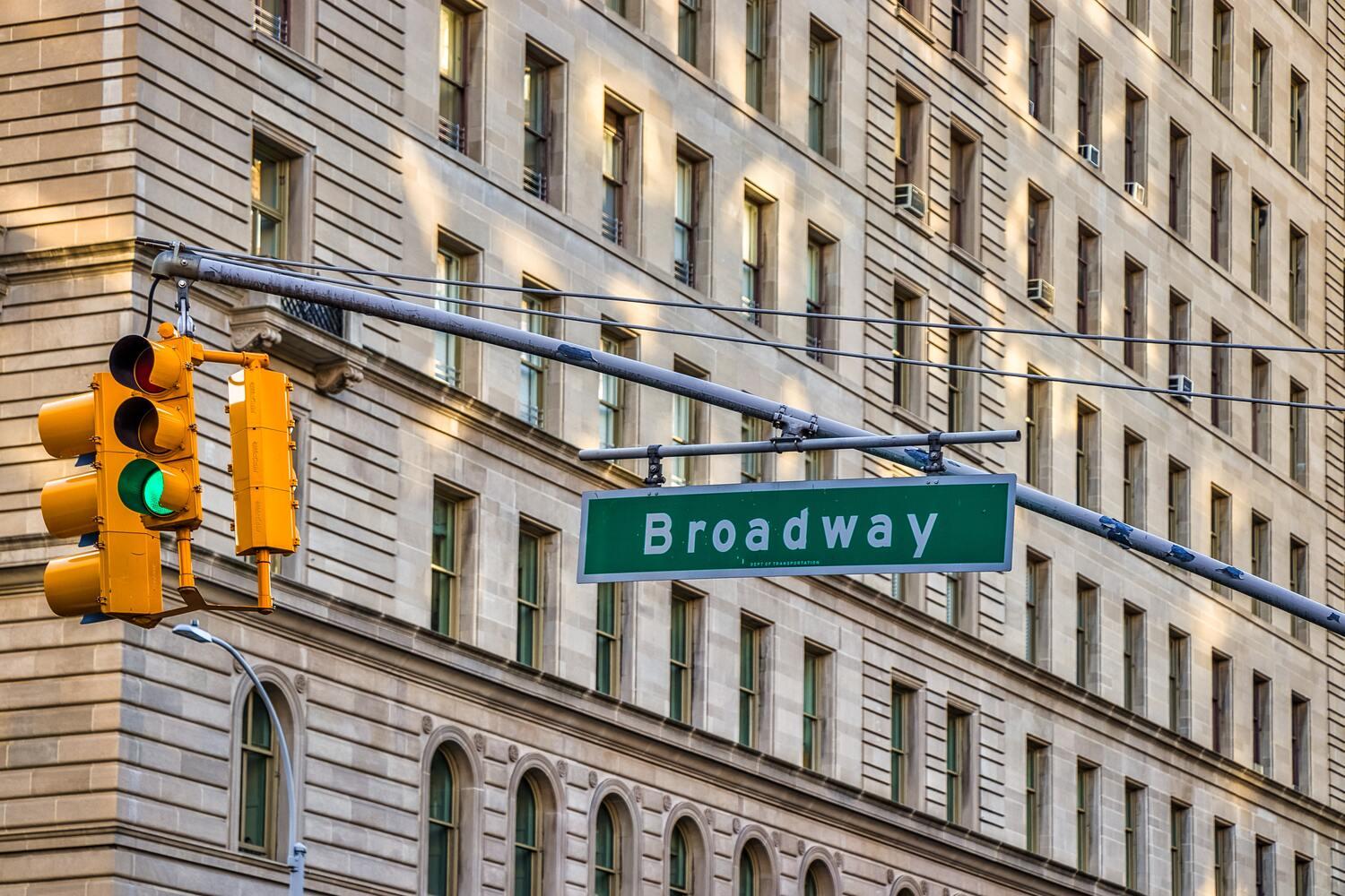 Een straatbord van Broadway