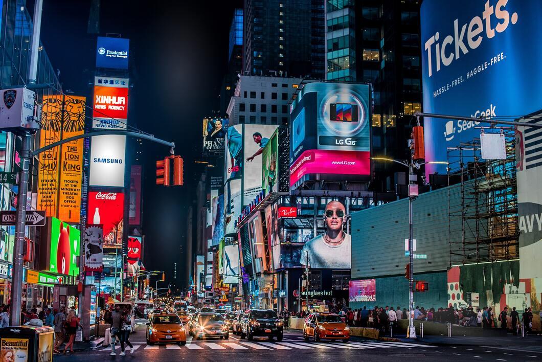Lichtreclames op Broadway