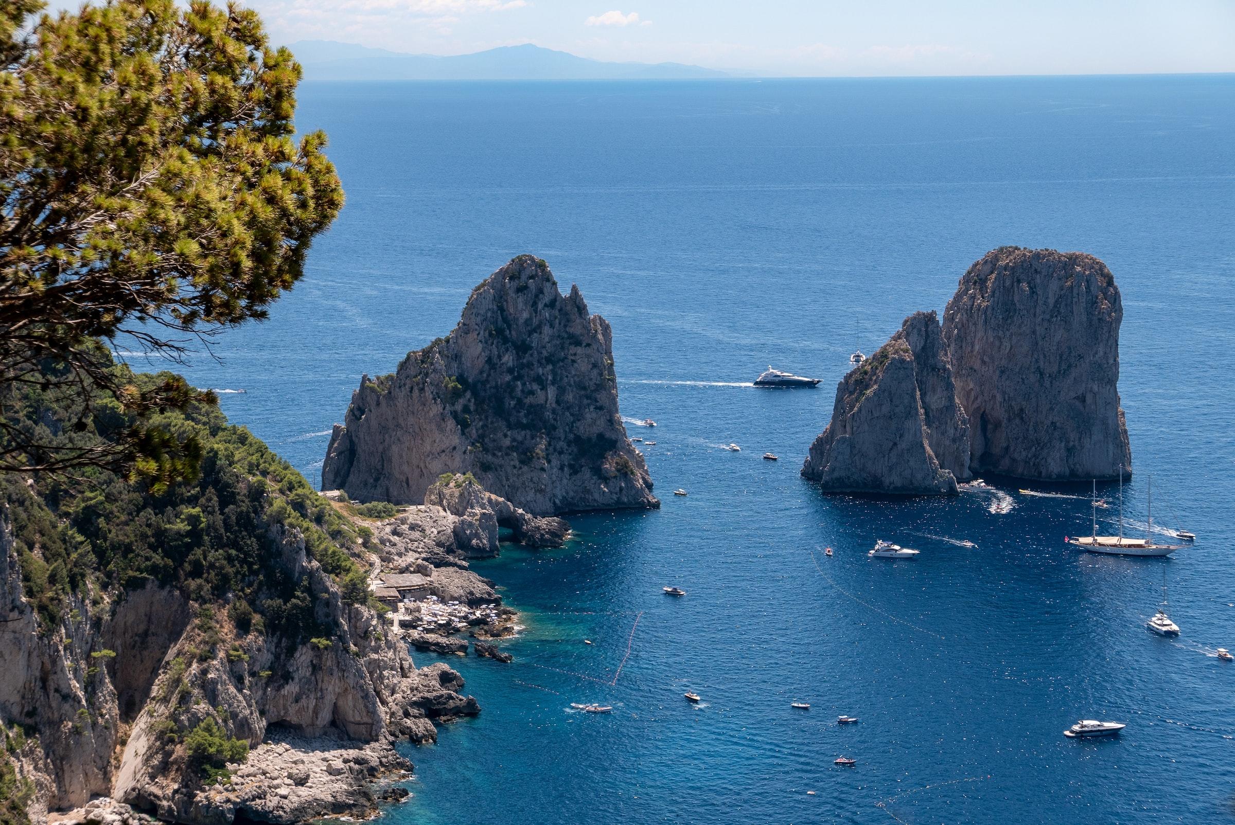 Rotsen, Faraglioni op Capri