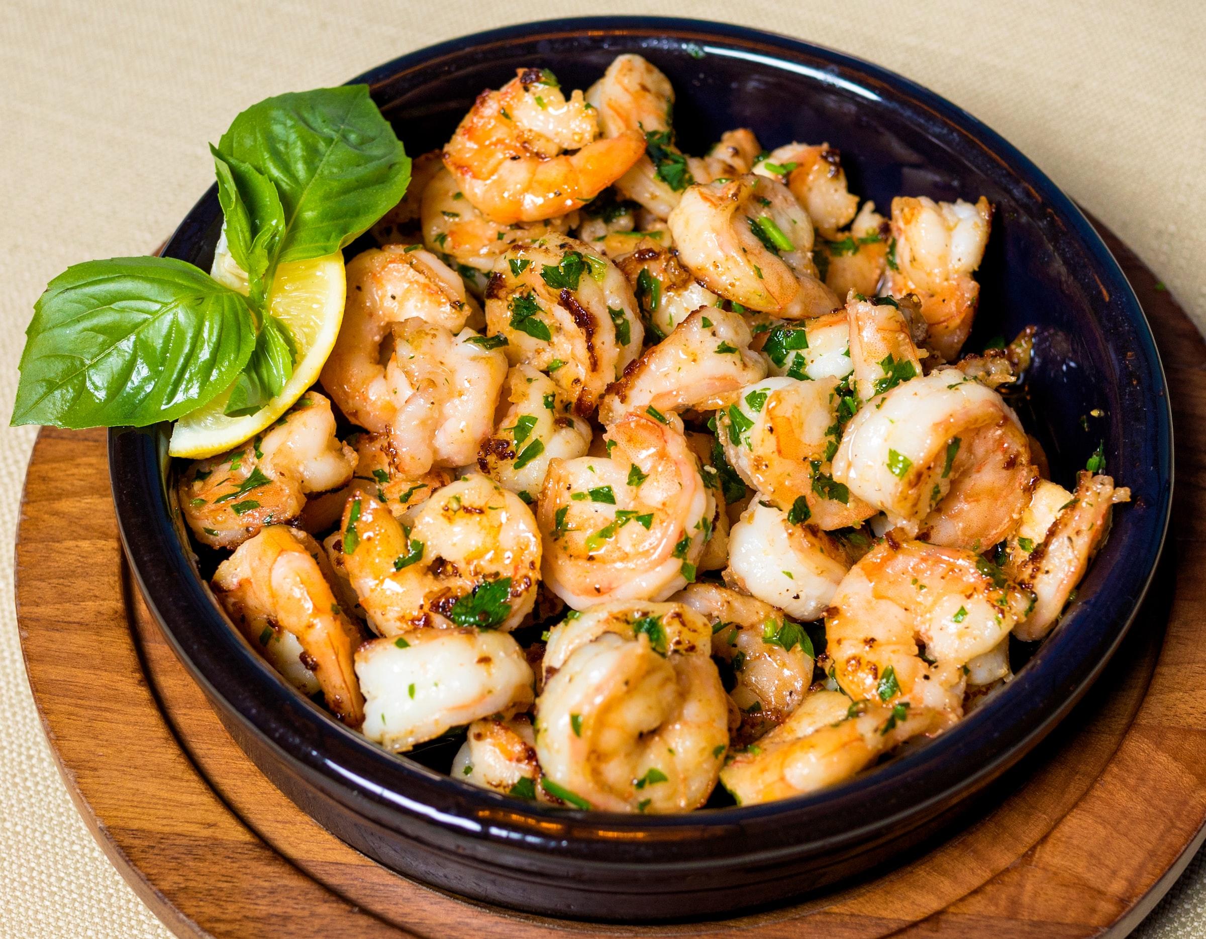 Een bord scampi
