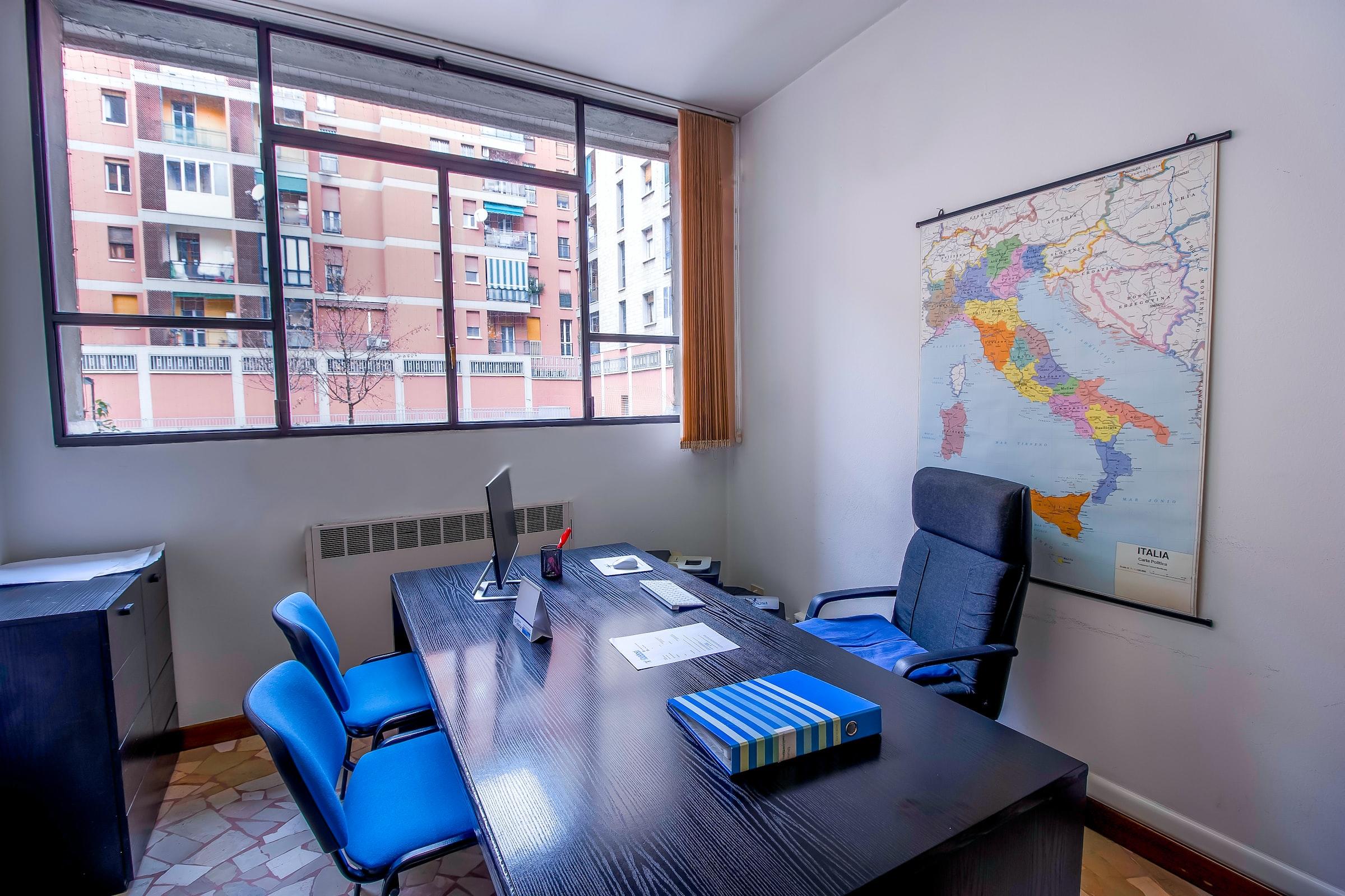 Het interieur van een kantoor in Bologna