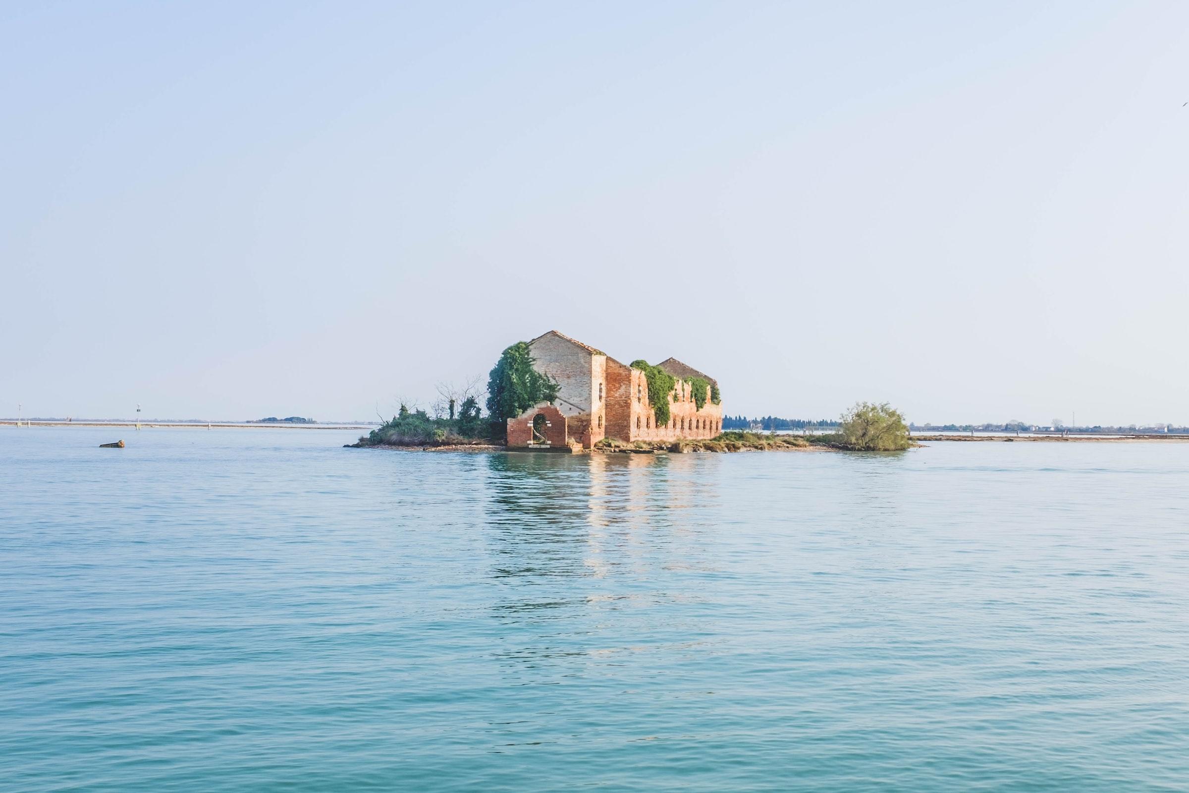 Eilandje in de lagune van Venetië