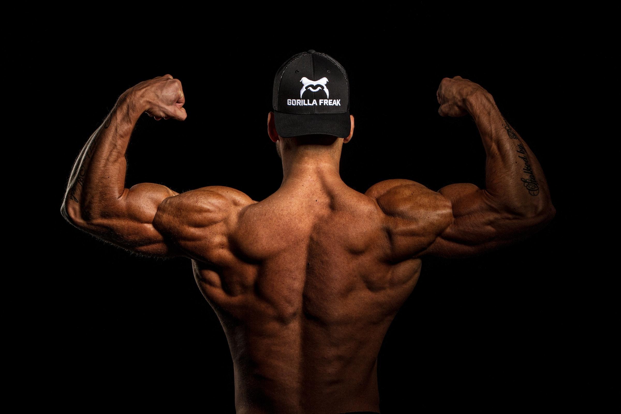 Bodybuilder op de rug gezien