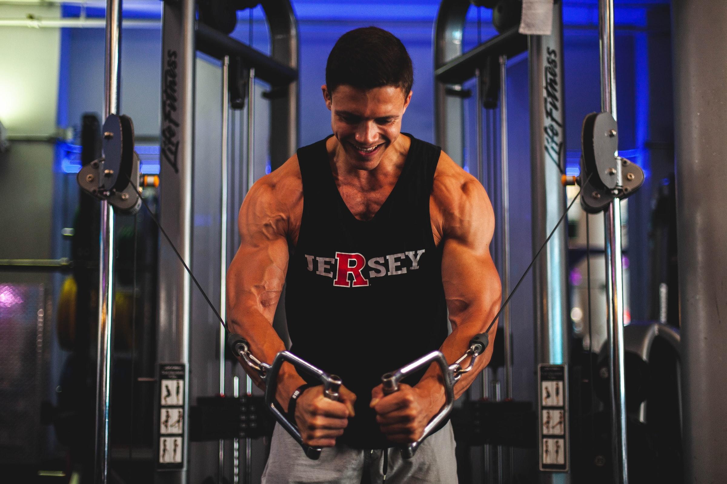 Trainende bodybuilder
