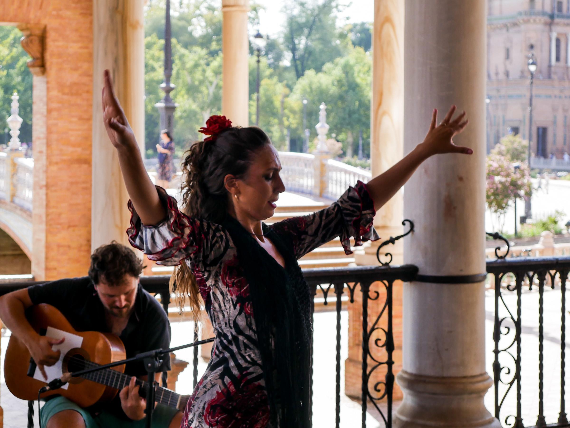 Flamenco danseres en gitarist in Sevilla