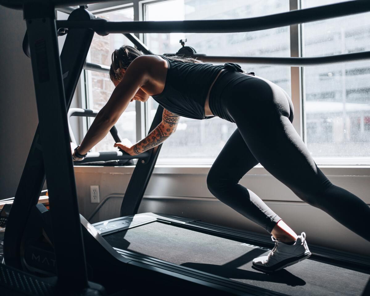 Vrouw in de gym