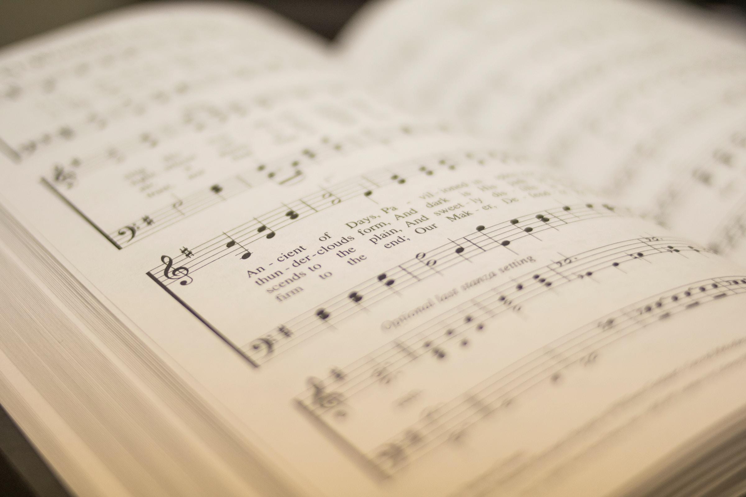Bladmuziek gefotografeerd van dichtbij.