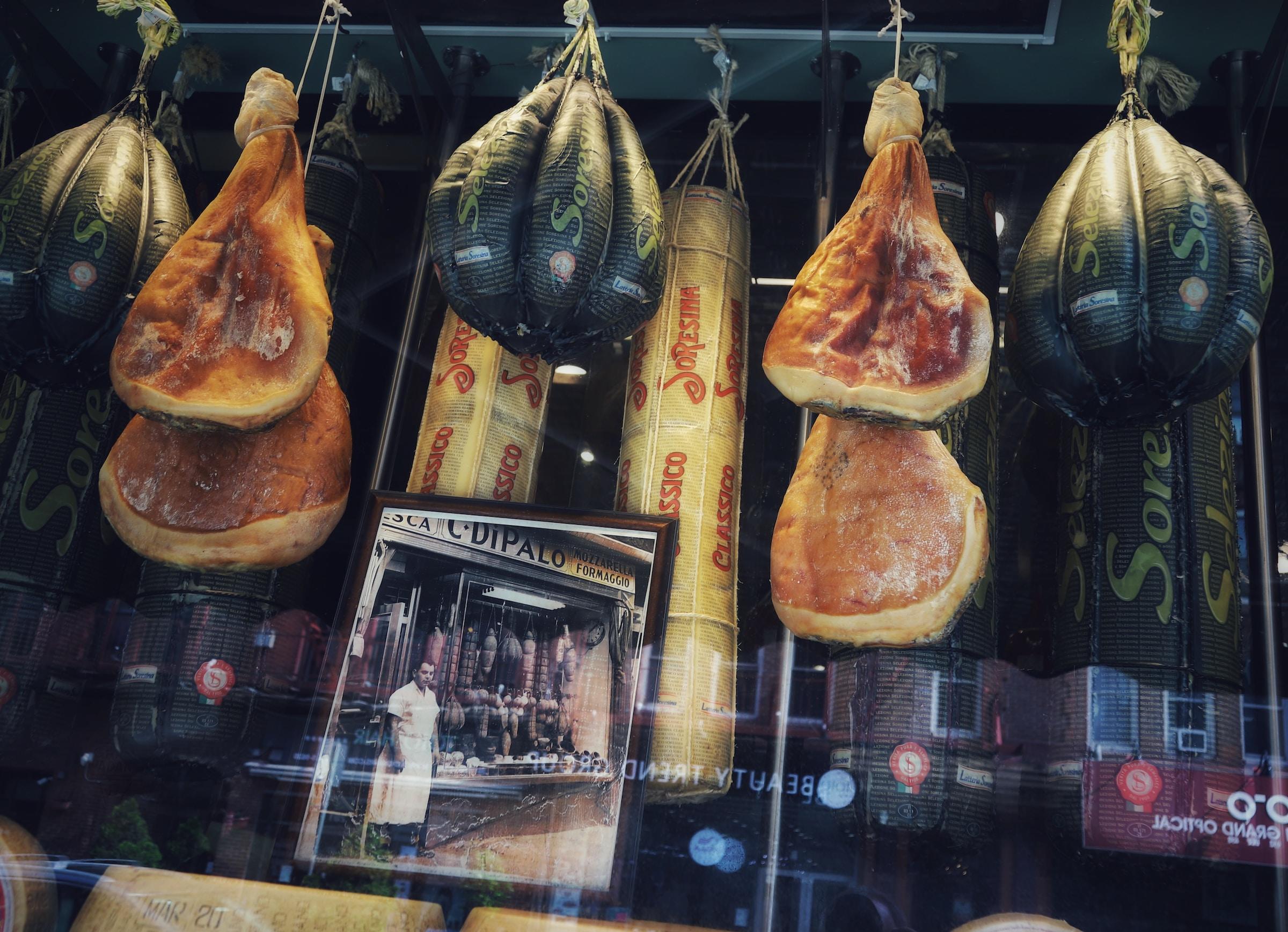 Italiaans hammen in etalage