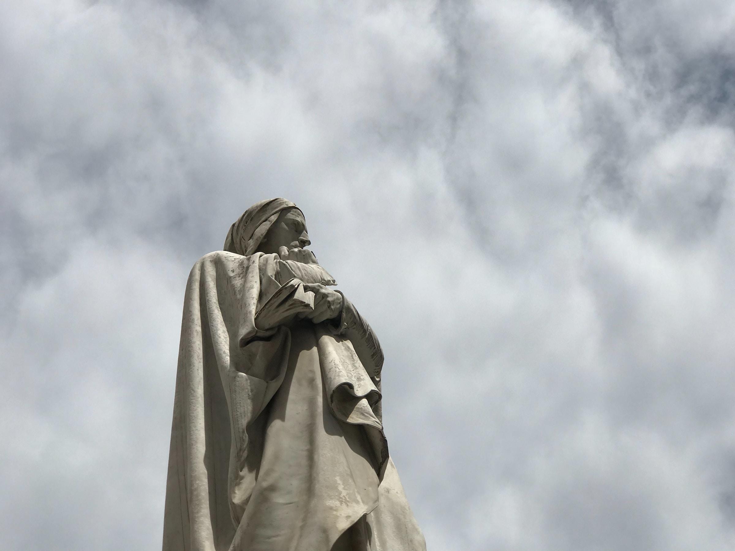 Standbeeld van Dante Alighieri in Verona