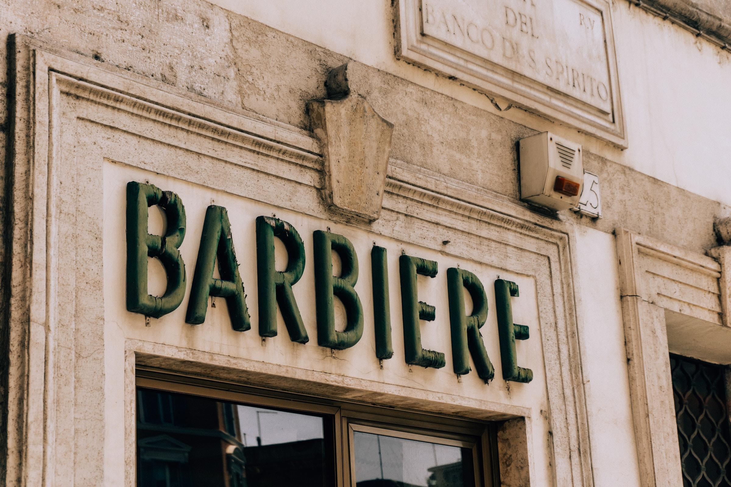 Het Italiaanse woord 'barbiere' op gevel