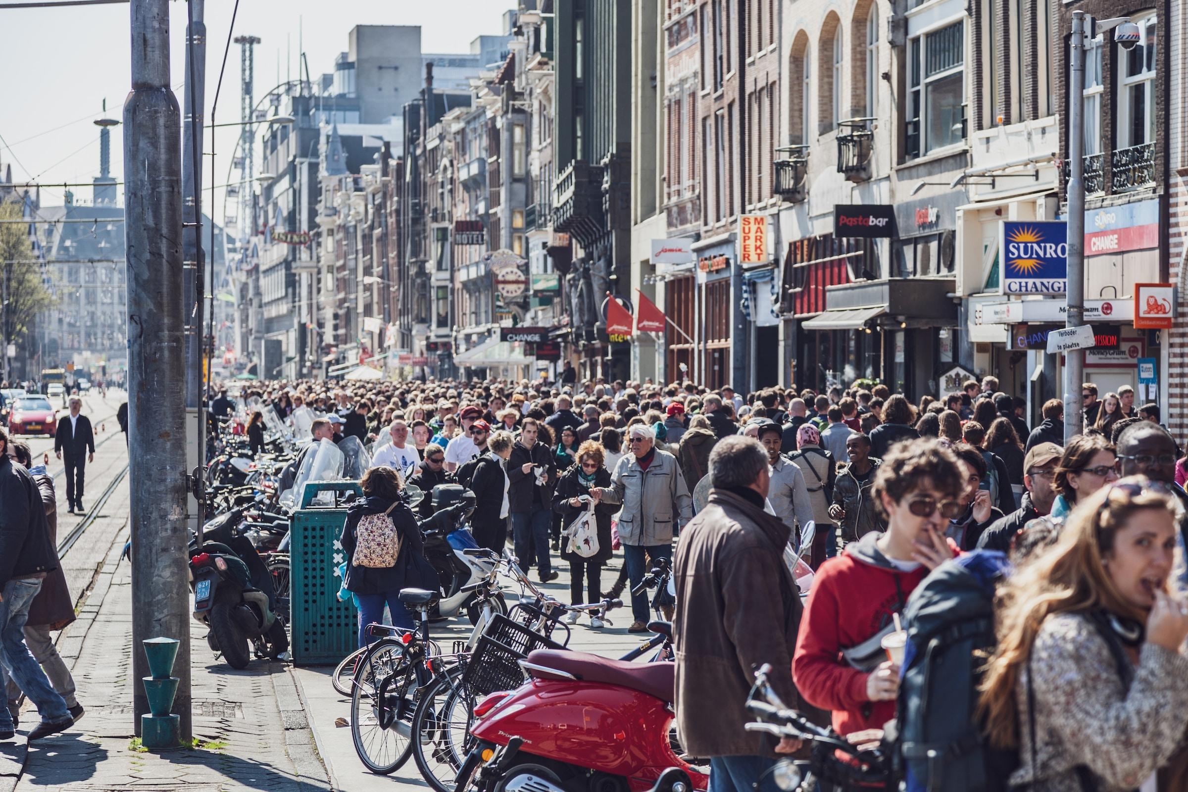 Drukke straat in Amsterdam