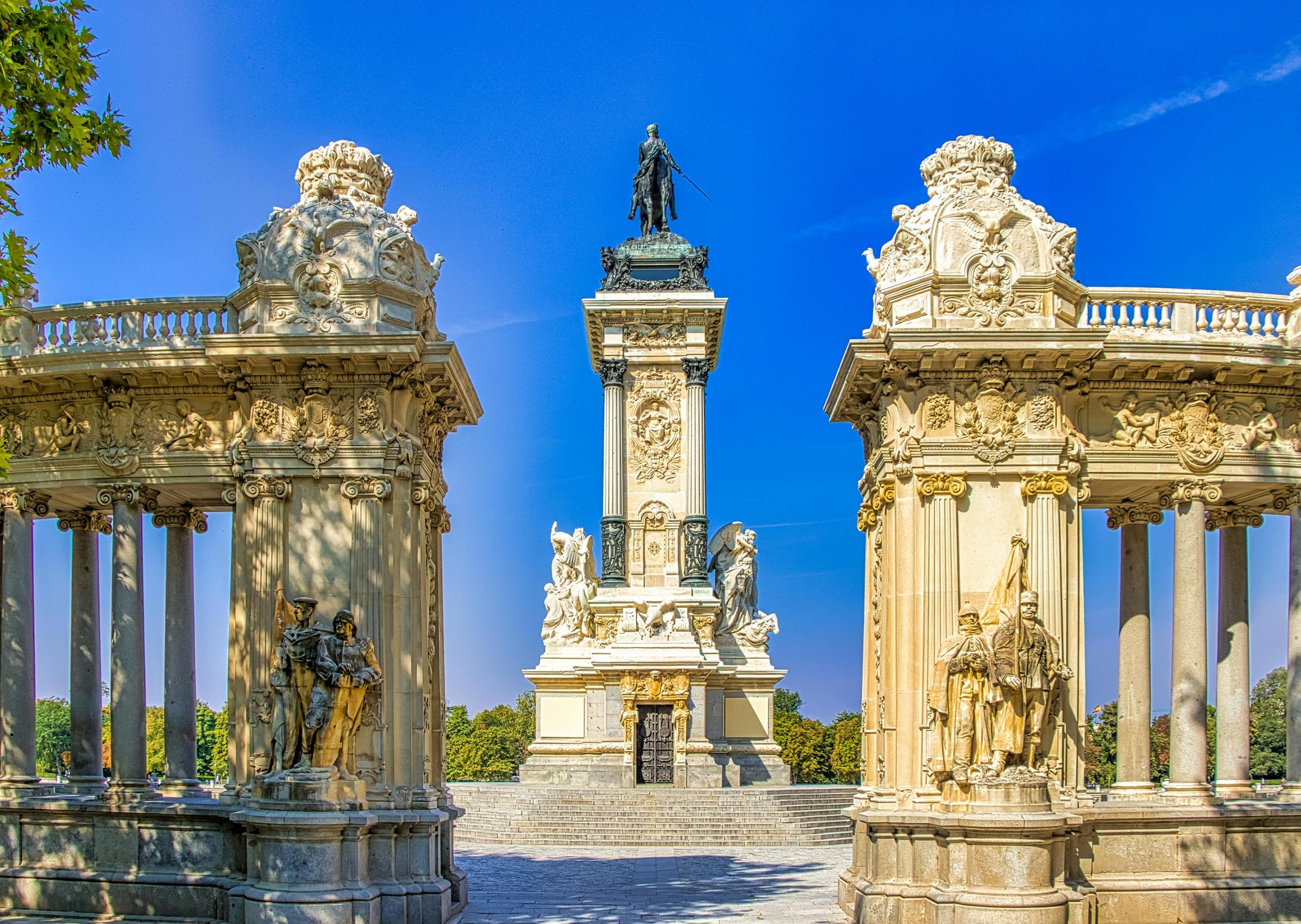 Het monument van koning Alfonso XII in het Retiro-park in Madrid.