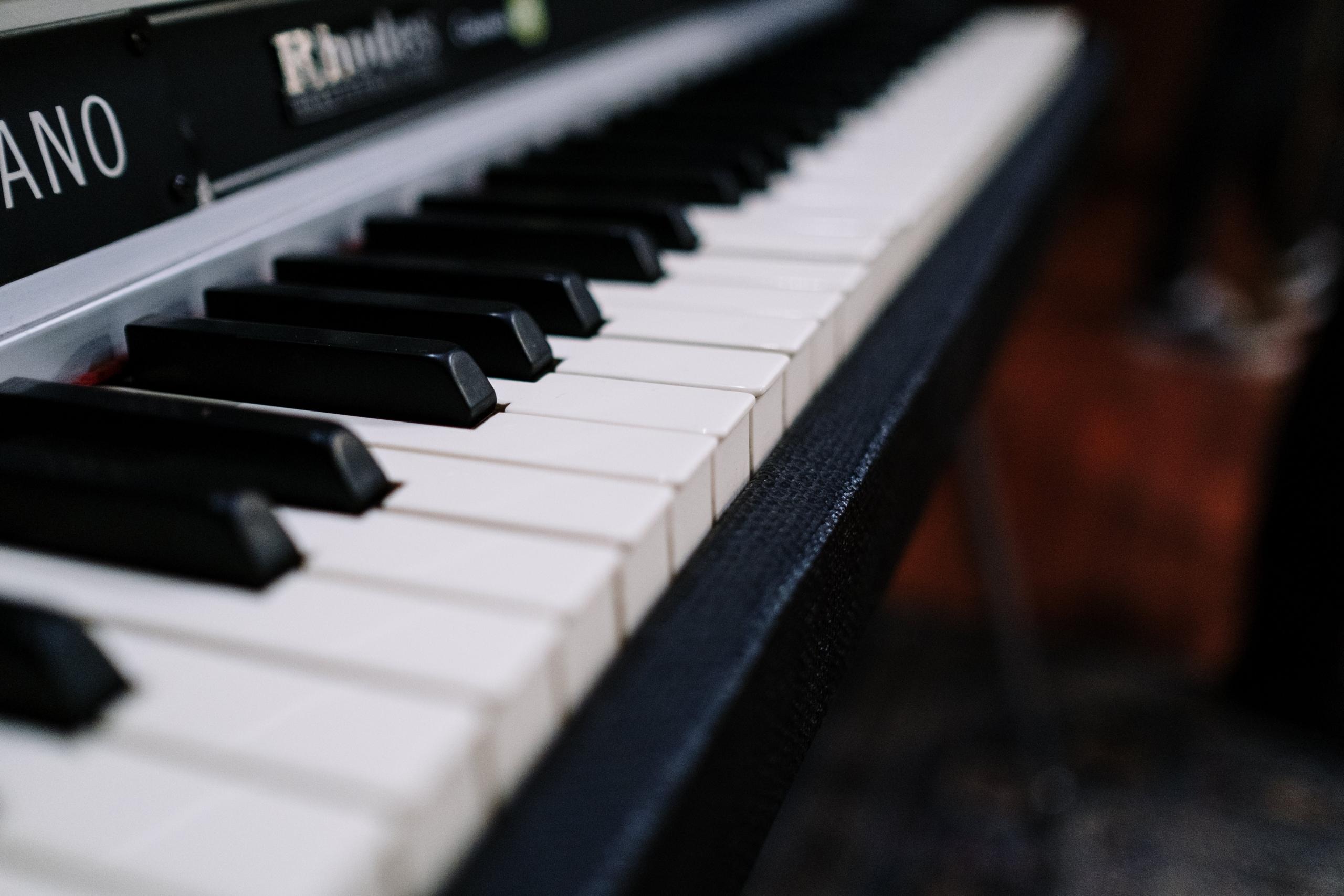Close-up van een elektronisch keyboard.